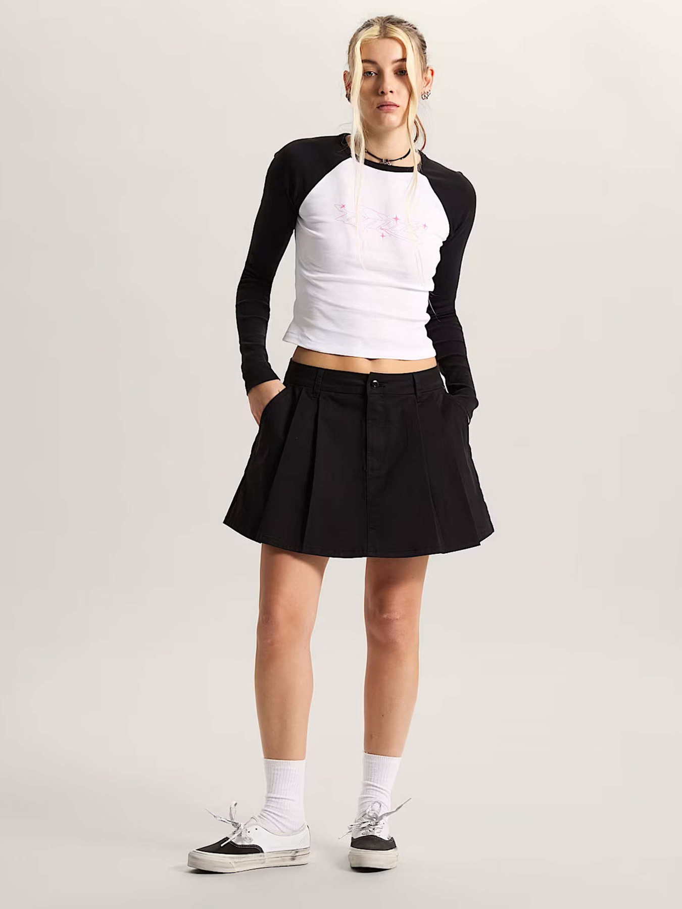 Худи и свитшоты Vans Y2K STAR RAGLAN LS модель VN000XDTBLK1 Худи и свитшоты Vans Y2K STAR RAGLAN LS модель VN000XDTBLK1 Фото