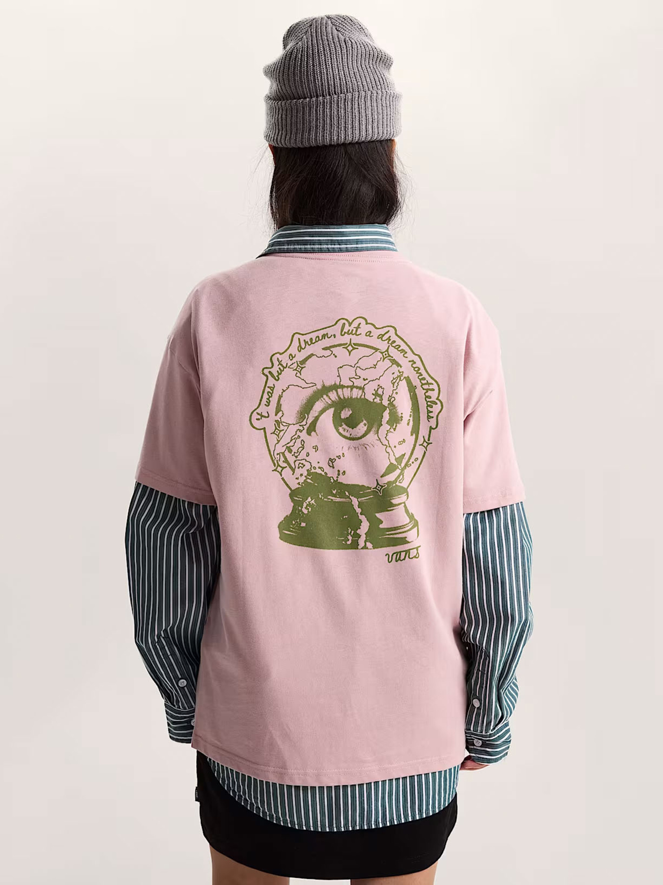 Футболки і поло Vans CRYSTAL DREAM OS TEE модель VN000XEBFPR1 Футболки і поло Vans CRYSTAL DREAM OS TEE модель VN000XEBFPR1 Фото