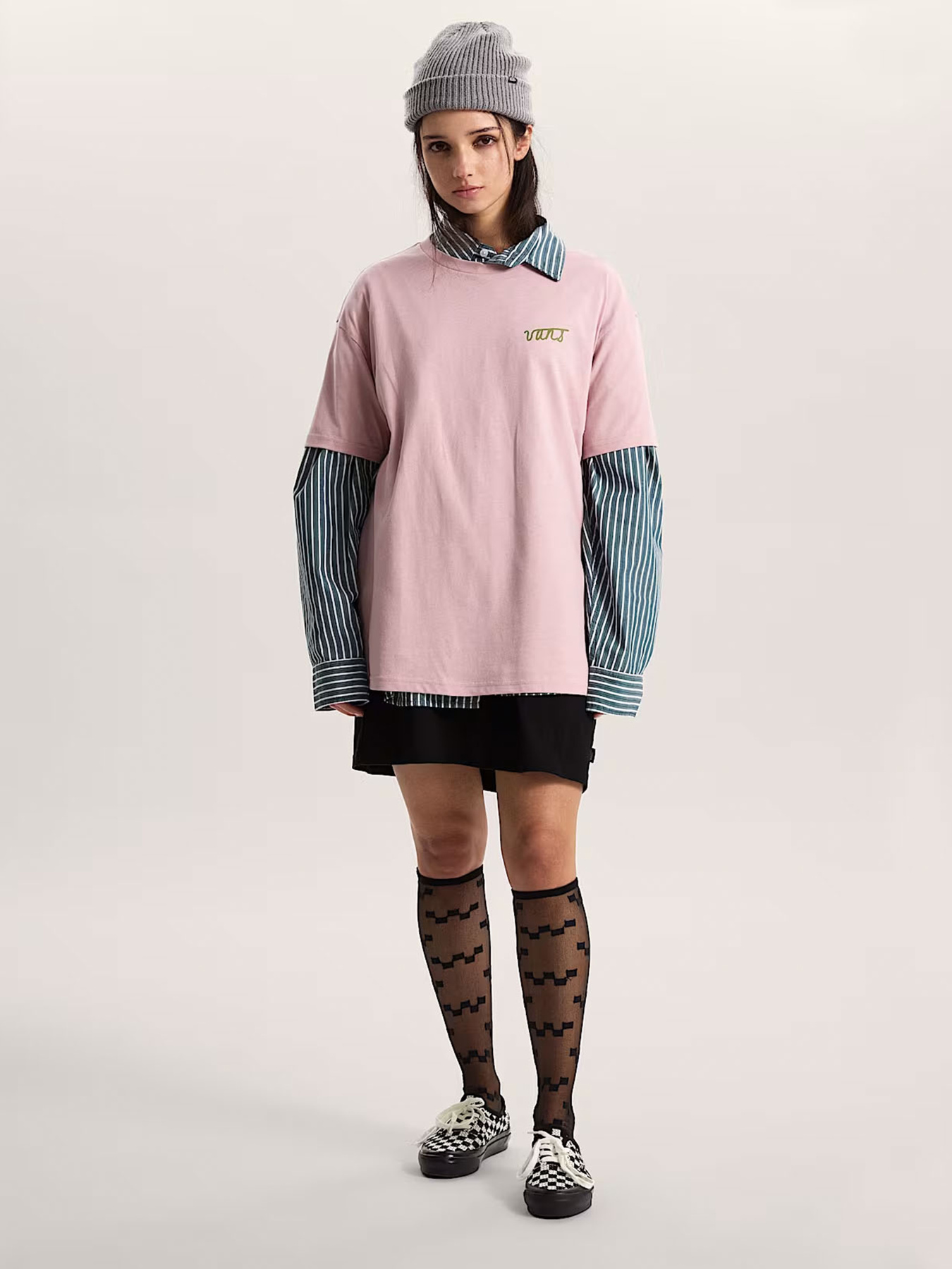 Футболки і поло Vans CRYSTAL DREAM OS TEE модель VN000XEBFPR1 Футболки і поло Vans CRYSTAL DREAM OS TEE модель VN000XEBFPR1 Фото