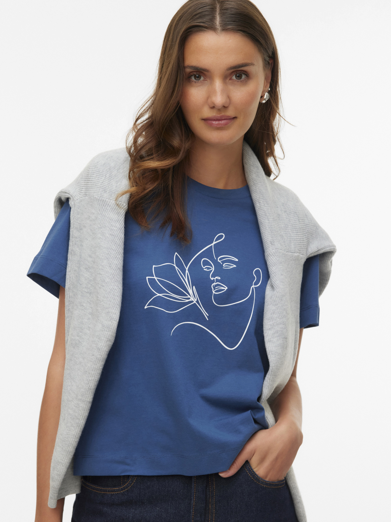 Футболки и поло Vero Moda THEA METTE SS TOP модель 10346290_Dark Denim FLOWER LADY Футболки и поло Vero Moda THEA METTE SS TOP модель 10346290_Dark Denim FLOWER LADY Фото