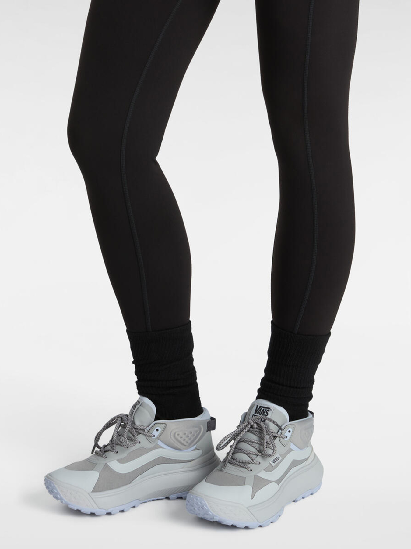 Ботинки и сапоги Vans MTE Crosspath Mid модель VN000CVVKAQ1 Ботинки и сапоги Vans MTE Crosspath Mid модель VN000CVVKAQ1 Фото