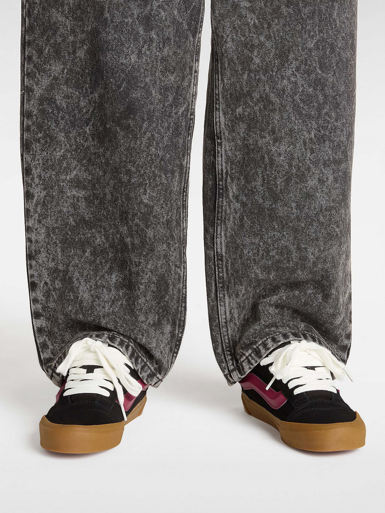 Кеды Vans Knu Skool модель VN000D6CBMV1 Кеды Vans Knu Skool модель VN000D6CBMV1 Фото