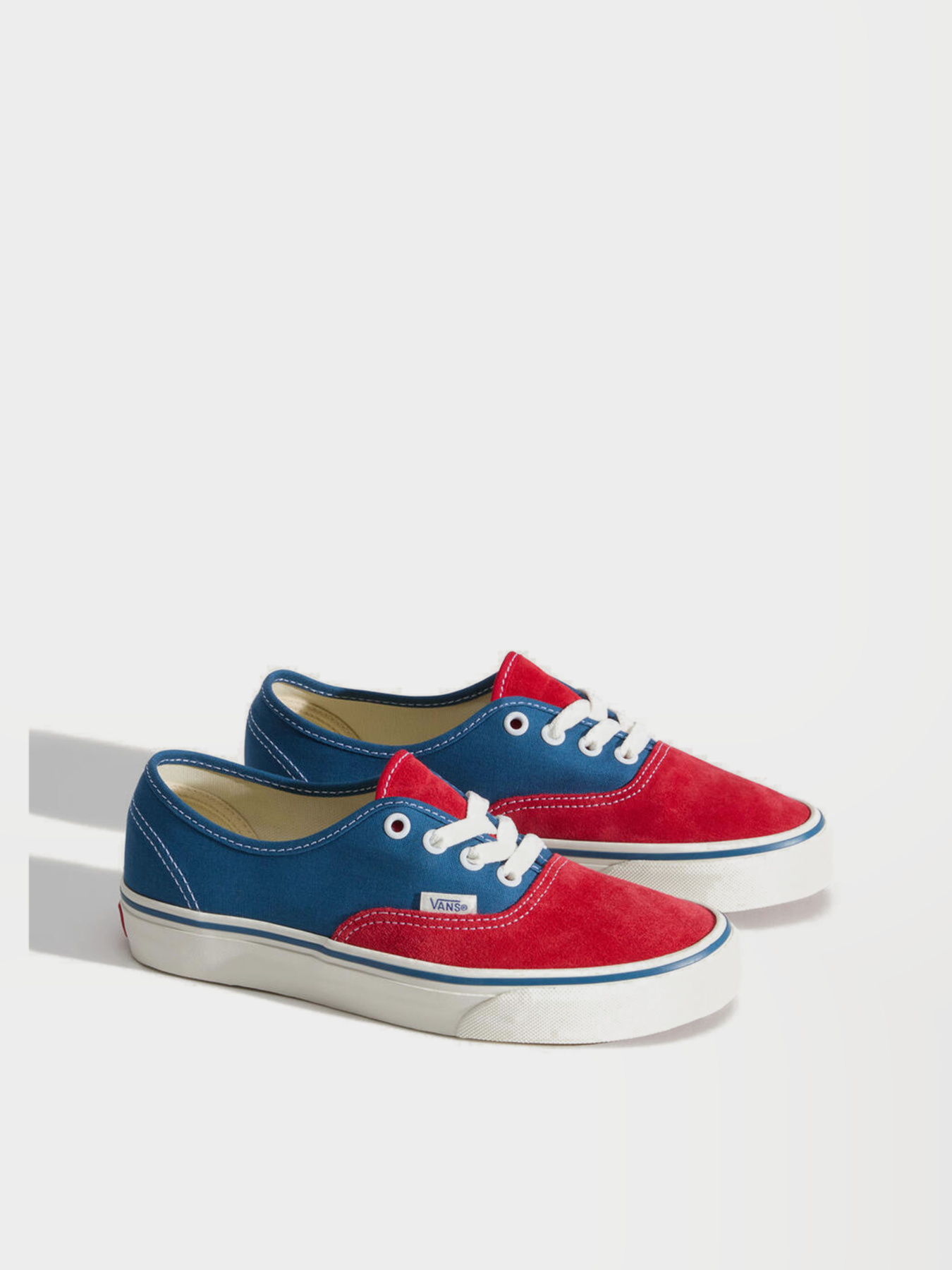 Кеди Vans AUTHENTIC модель VN000EHHIZQ1 Кеди Vans AUTHENTIC модель VN000EHHIZQ1 Фото