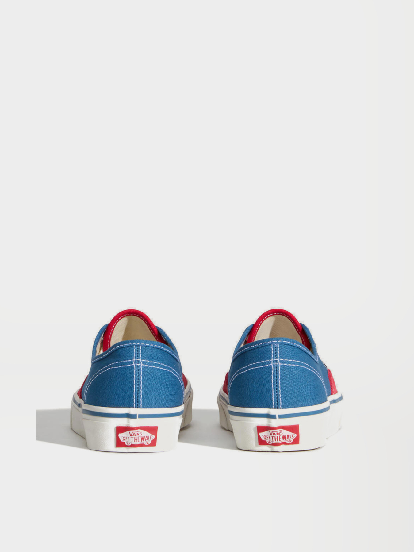 Кеди Vans AUTHENTIC модель VN000EHHIZQ1 Кеди Vans AUTHENTIC модель VN000EHHIZQ1 Фото