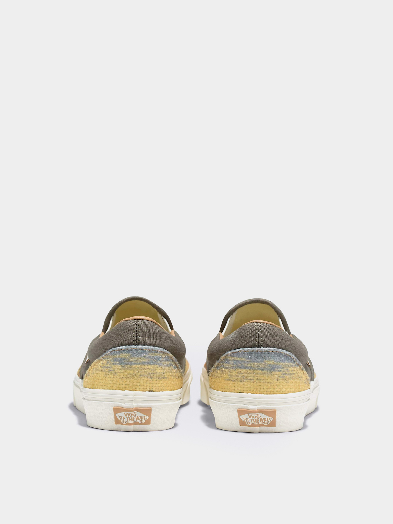 Сліпони та мокасини Vans Classic Slip-On модель VN0009Q7CEE1 Фото
