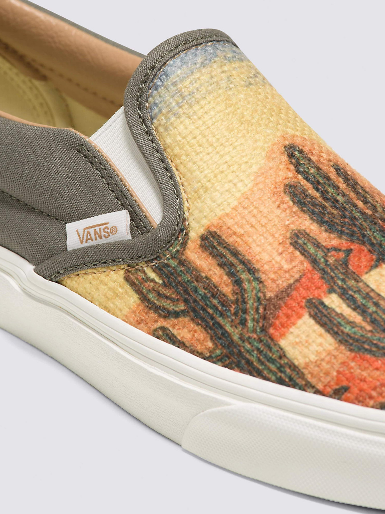Сліпони та мокасини Vans Classic Slip-On модель VN0009Q7CEE1 Фото