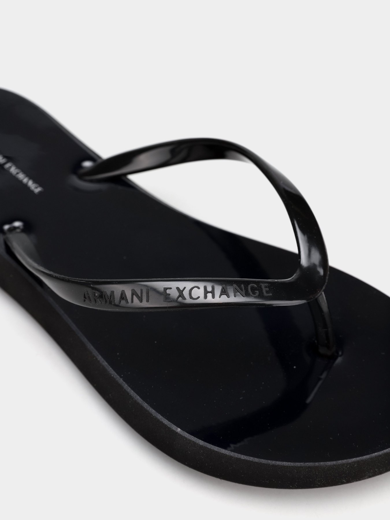 Шлёпанцы Armani Exchange модель XDQ007-XCC63-00002 Фото