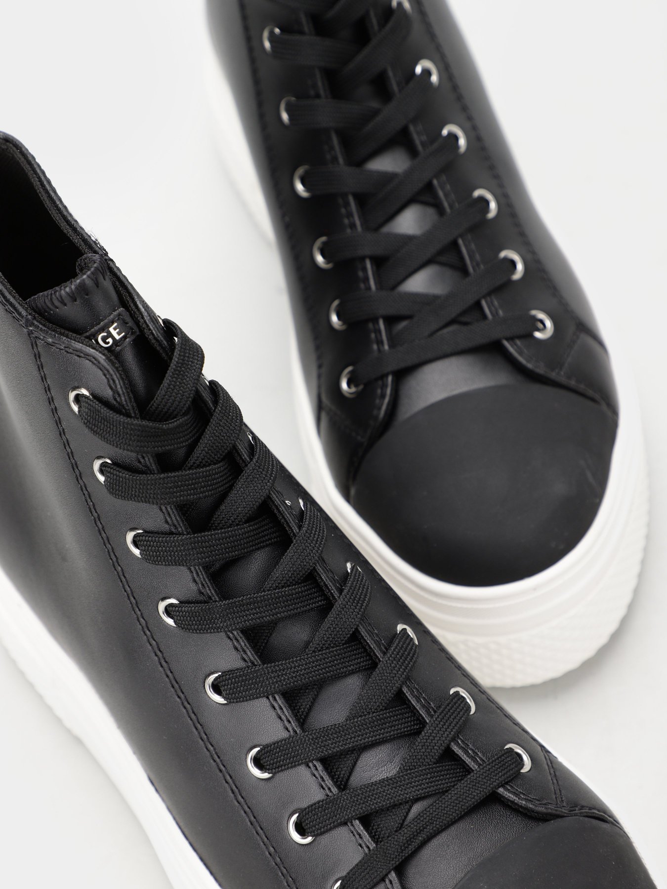 Черевики та чоботи Armani Exchange модель XDZ021-XV571-N642 Фото