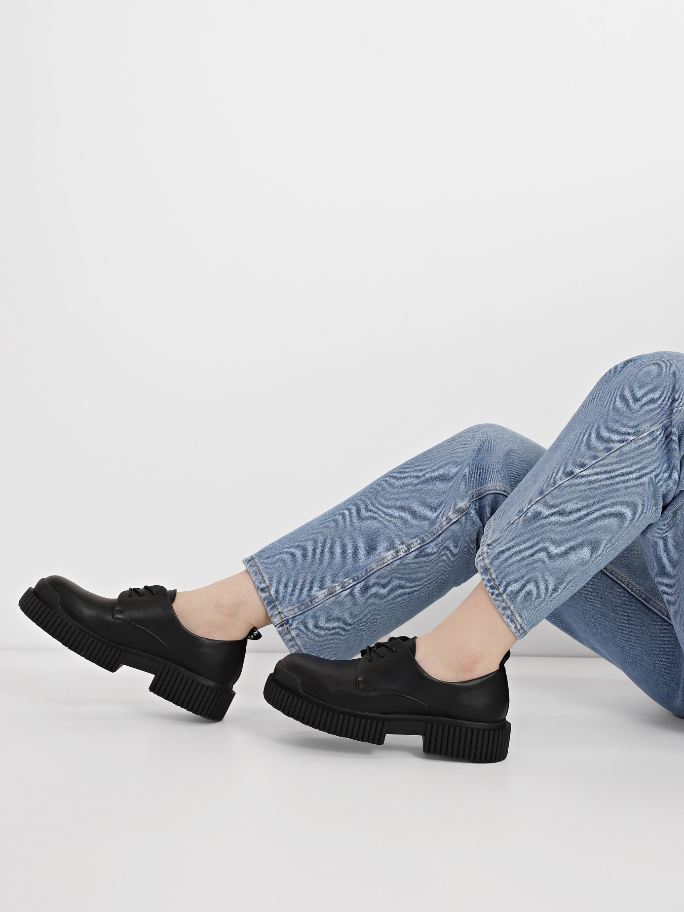 Туфлі та лофери Armani Exchange модель XDC010-XV628-00002 Туфлі та лофери Armani Exchange модель XDC010-XV628-00002 Фото