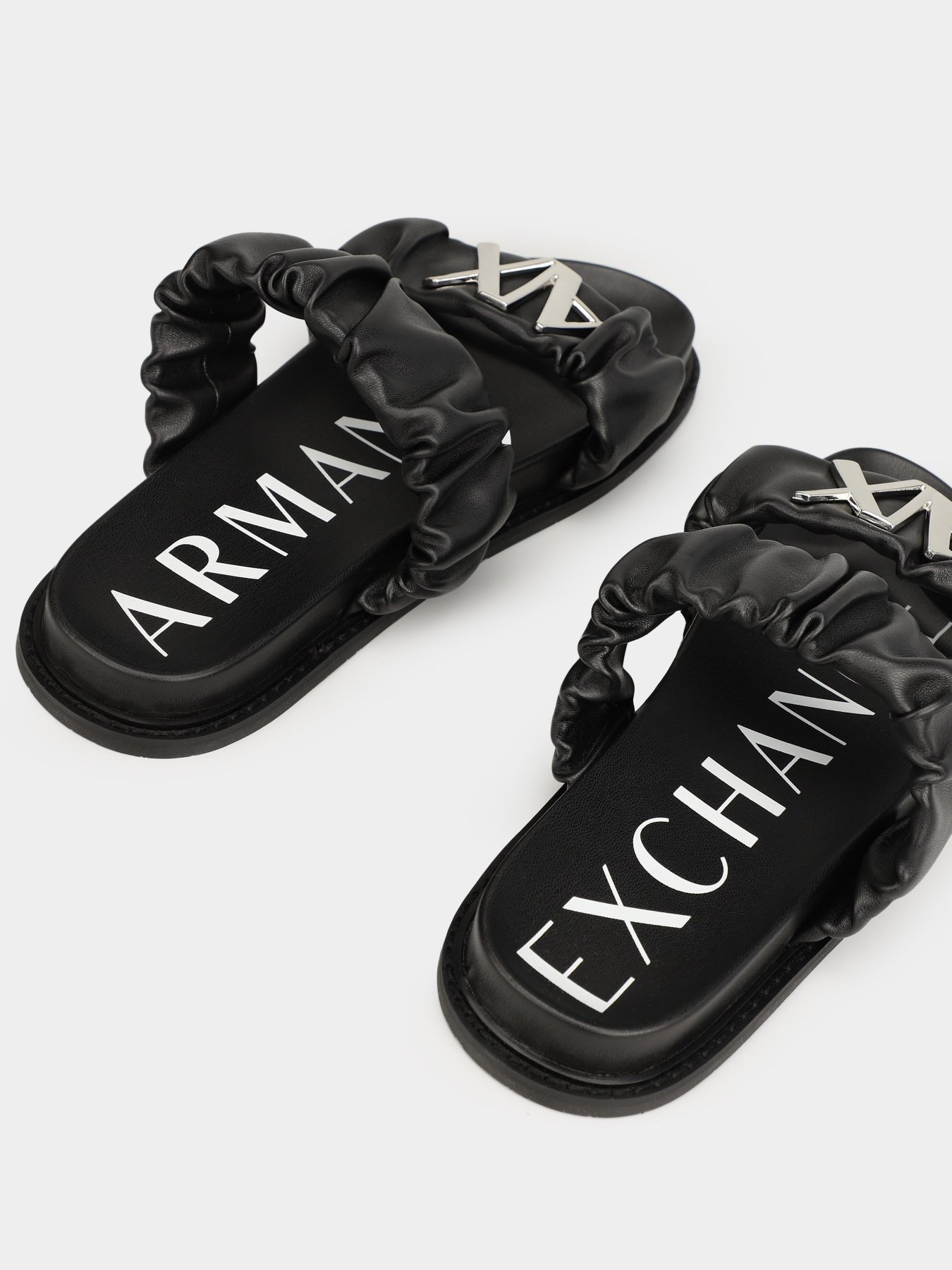 Шлёпанцы Armani Exchange модель XDP040-XV705-N763 Фото