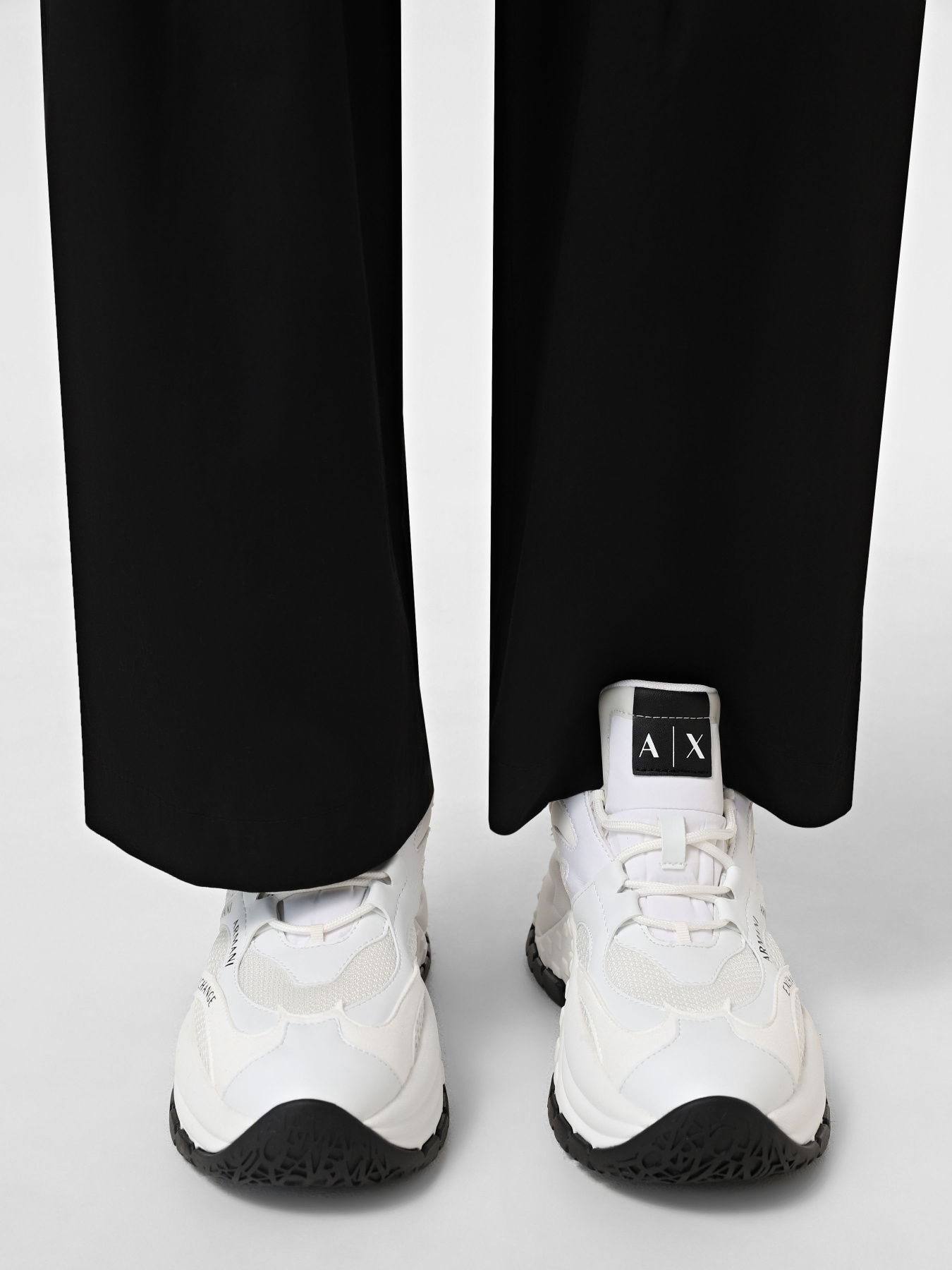 Кроссовки Armani Exchange модель XDX120-XV708-T802 Фото