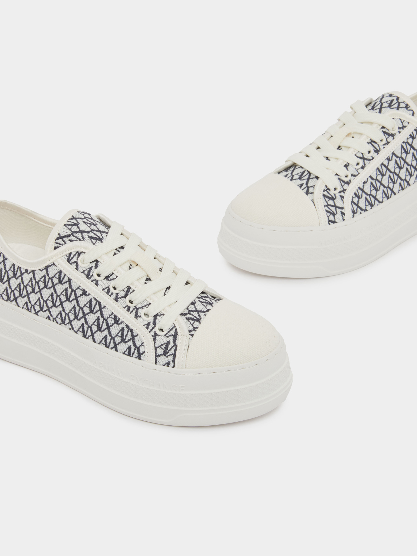 Кеди Armani Exchange модель XW002786-AF23055-MZ266 Кеди Armani Exchange модель XW002786-AF23055-MZ266 Фото