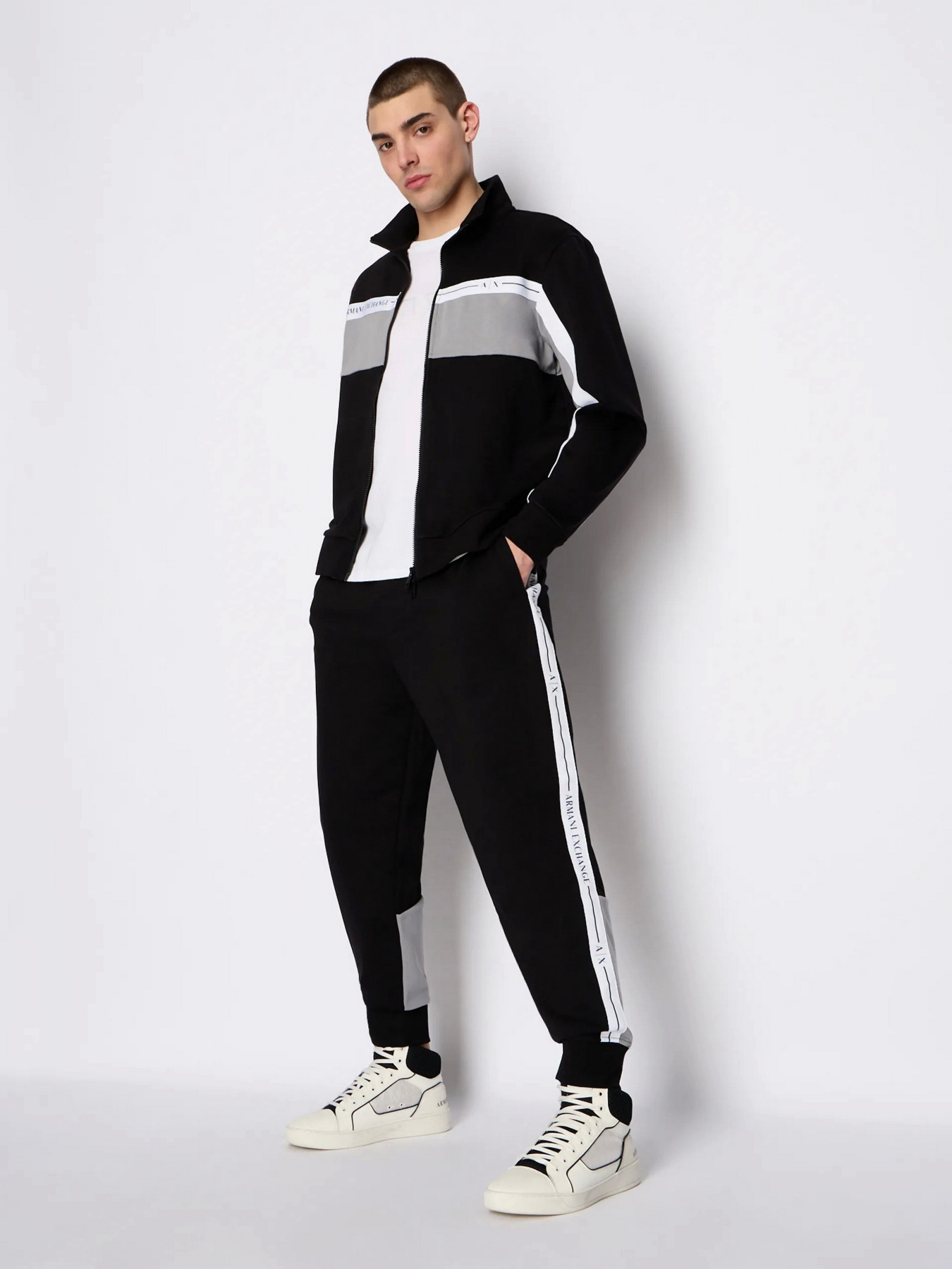 Худі та світшоти Armani Exchange модель 3RZMFC-ZJDEZ-52AF Фото