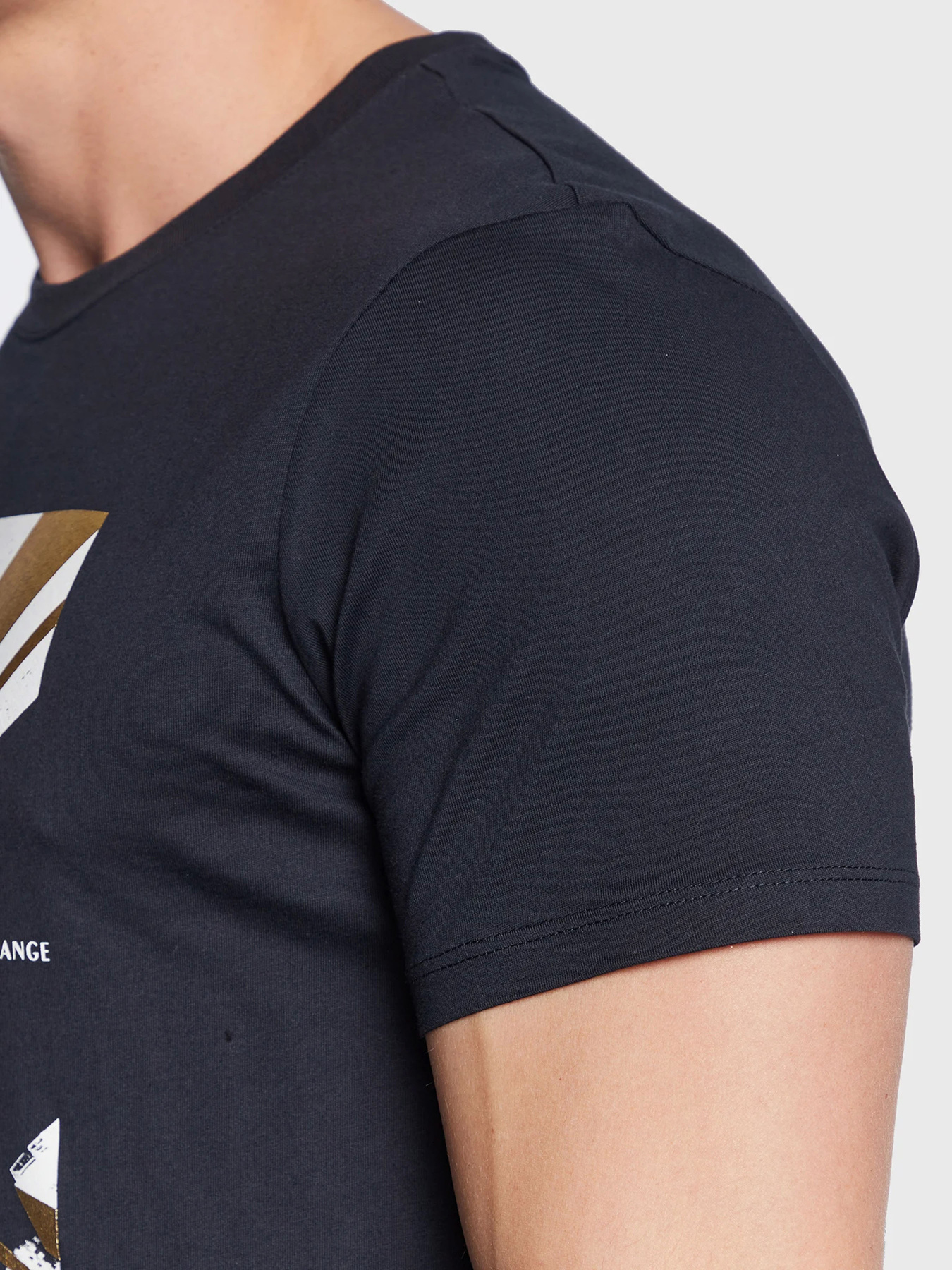 Футболки і поло Armani Exchange модель 3RZTHQ-ZJBYZ-1510 Футболки і поло Armani Exchange модель 3RZTHQ-ZJBYZ-1510 Фото