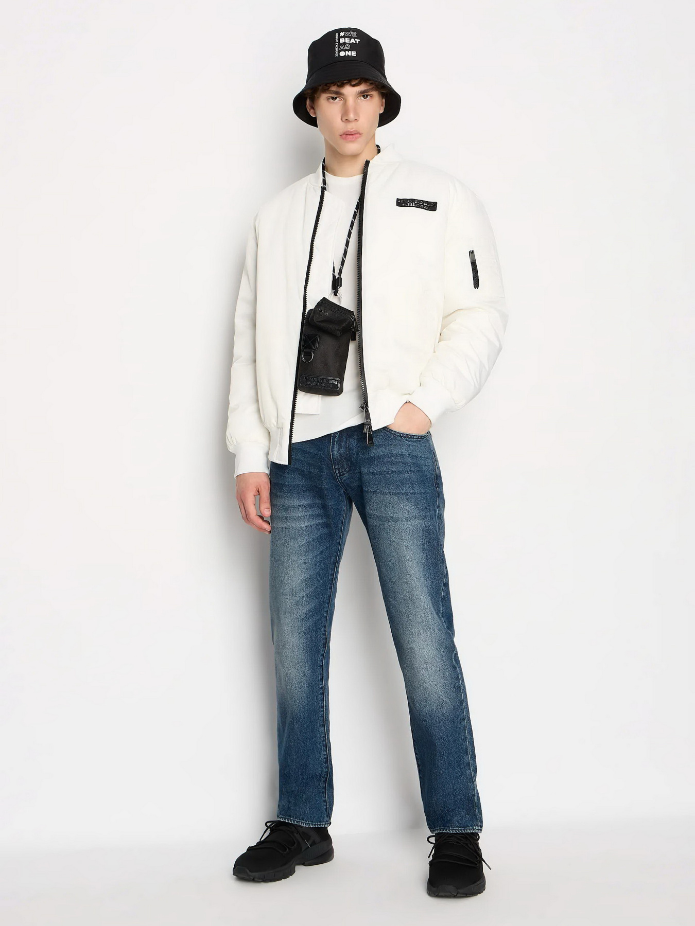 Джинси Armani Exchange J16 модель 6RZJ16-Z18JZ-1500 Джинси Armani Exchange J16 модель 6RZJ16-Z18JZ-1500 Фото