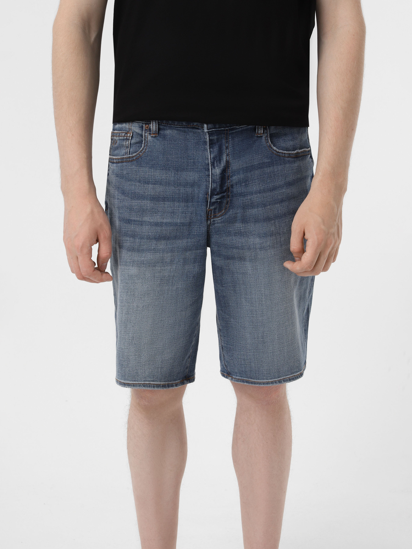 Шорты Armani Exchange модель 3DZJ65-Z1XBZ-1500 Шорты Armani Exchange модель 3DZJ65-Z1XBZ-1500 Фото