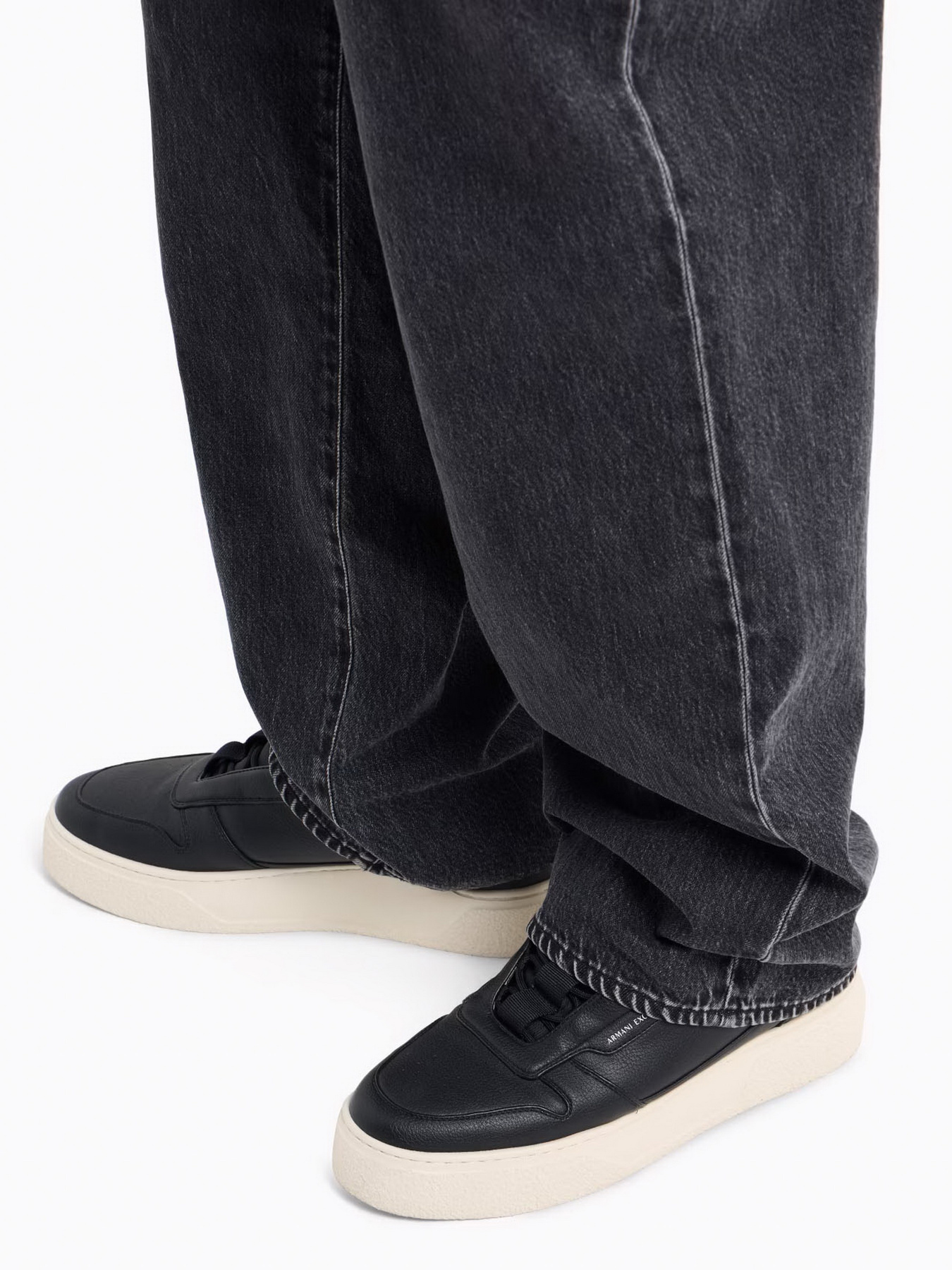 Джинси Armani Exchange модель XM000076-AF13366-M8001 Джинси Armani Exchange модель XM000076-AF13366-M8001 Фото