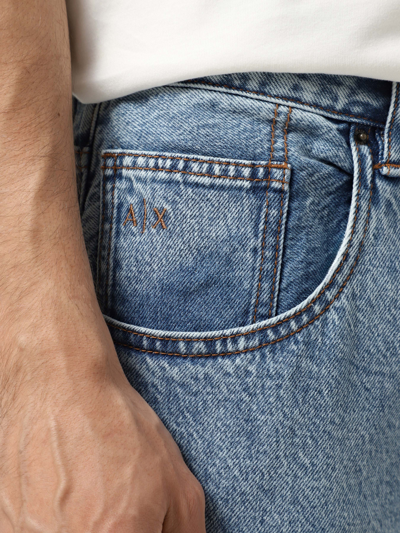 Джинси Armani Exchange модель XM000076-AF13367-MB003 Фото