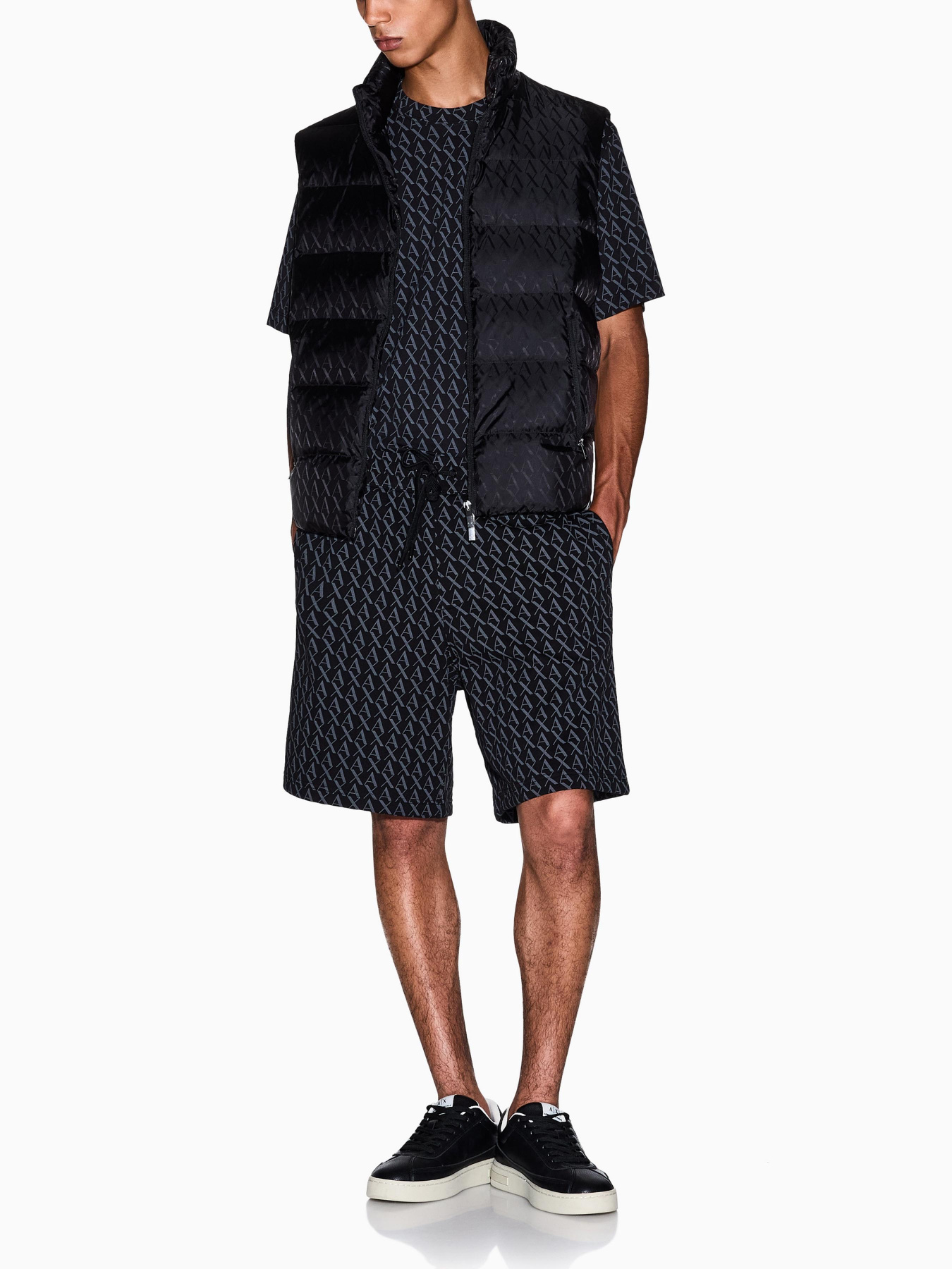 Куртки та дублянки Armani Exchange модель XM001581-AF16628-UC001 Куртки та дублянки Armani Exchange модель XM001581-AF16628-UC001 Фото