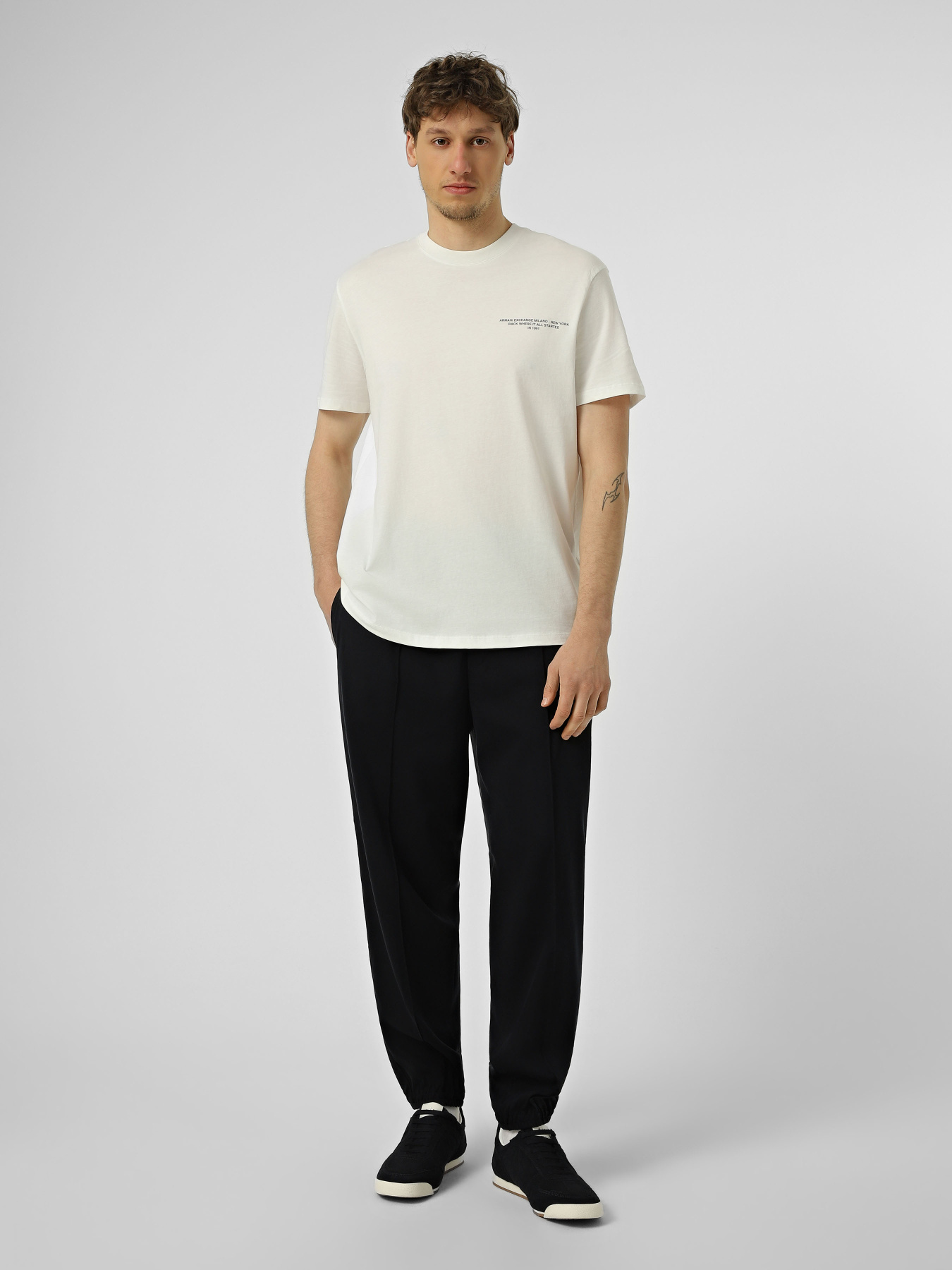 Футболки і поло Armani Exchange модель XM002523-AF10334-U0009 Фото
