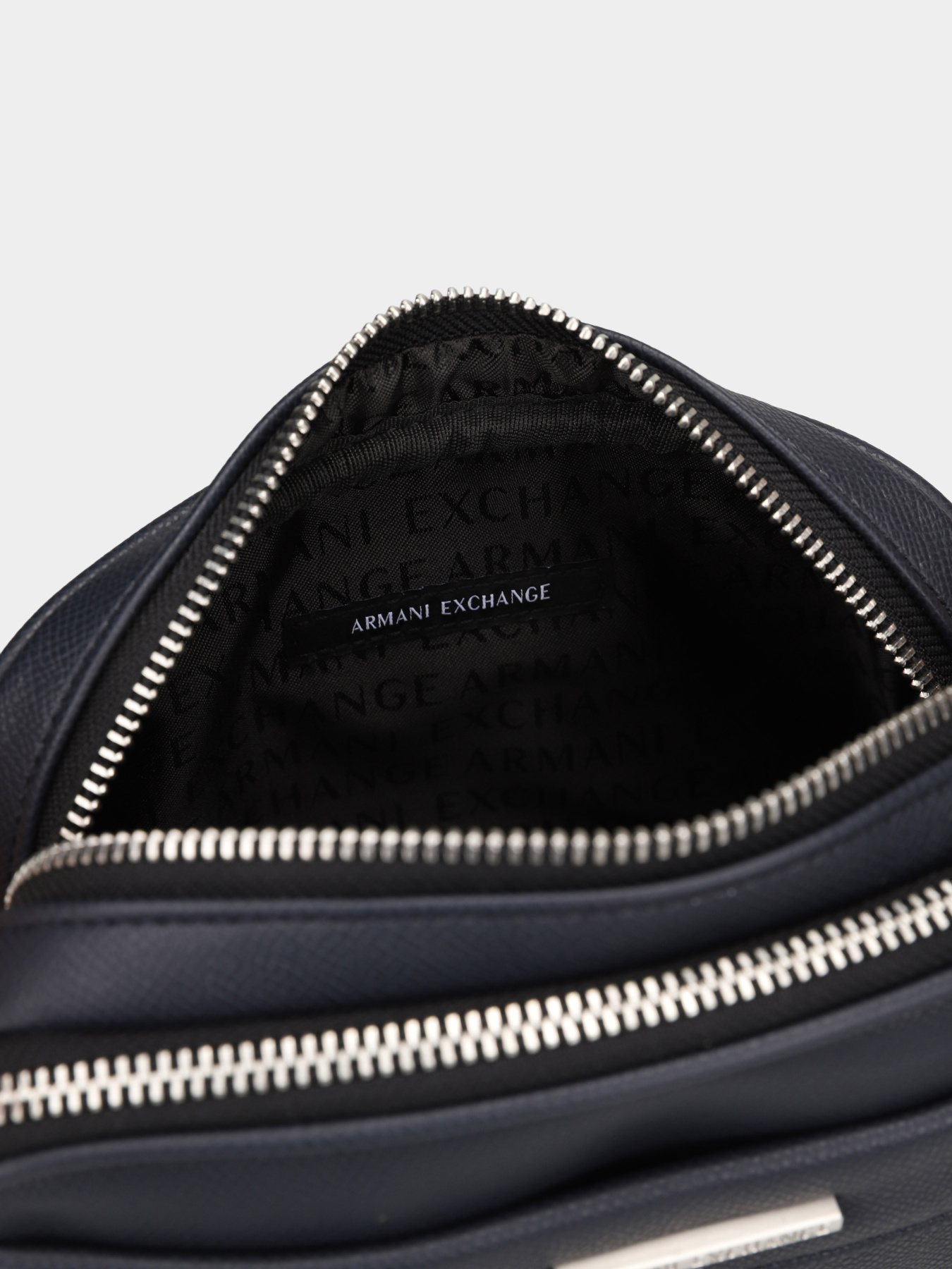Сумки Armani Exchange модель XM002038-AF19931-UB100 Сумки Armani Exchange модель XM002038-AF19931-UB100 Фото