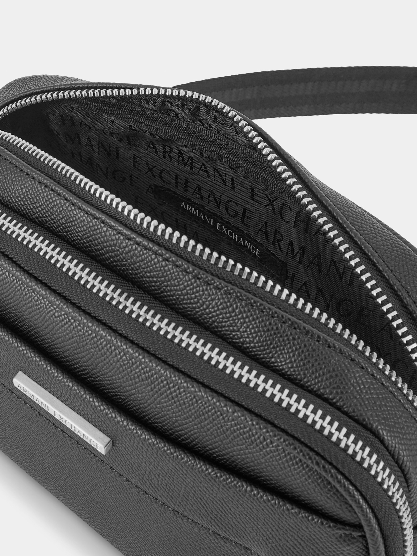 Сумки Armani Exchange модель XM002038-AF19931-UC001 Фото