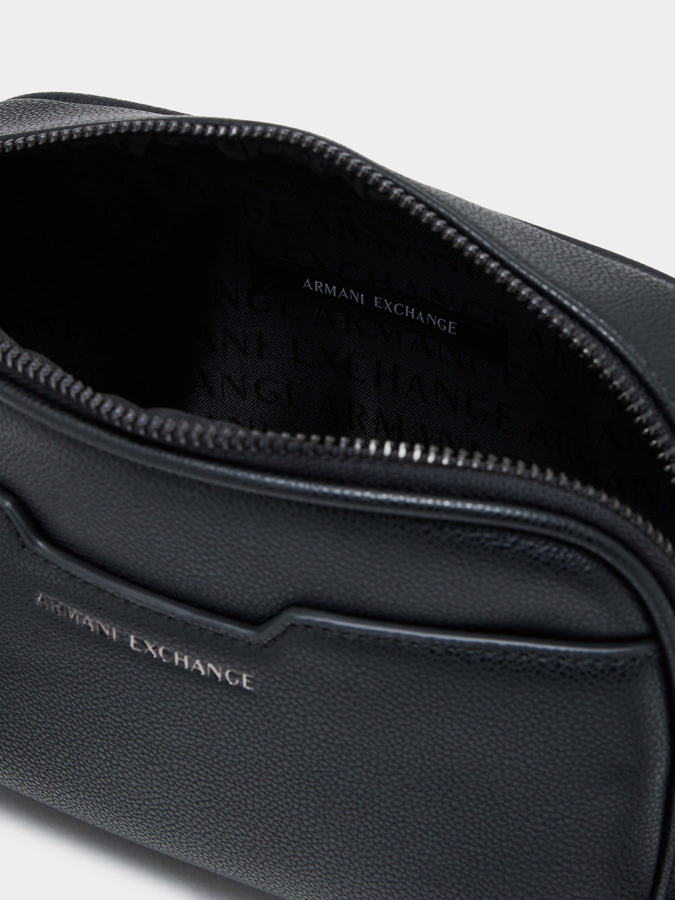 Сумки Armani Exchange модель XM002583-AF22651-UC001 Фото