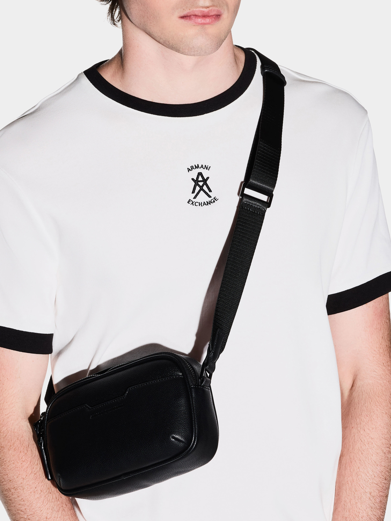 Сумки Armani Exchange модель XM002583-AF22651-UC001 Фото