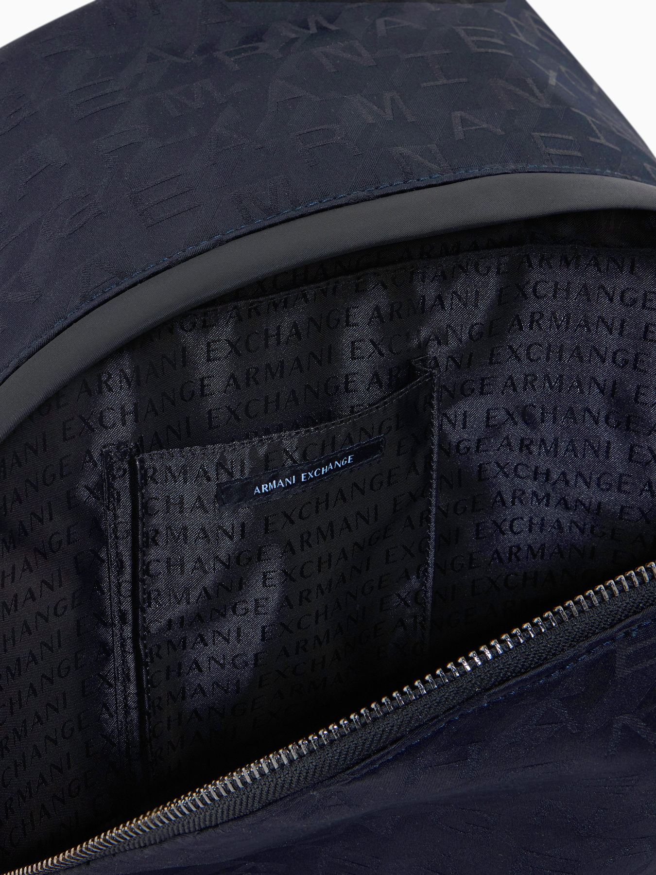 Рюкзаки Armani Exchange модель XM002614-AF22826-UB101 Фото