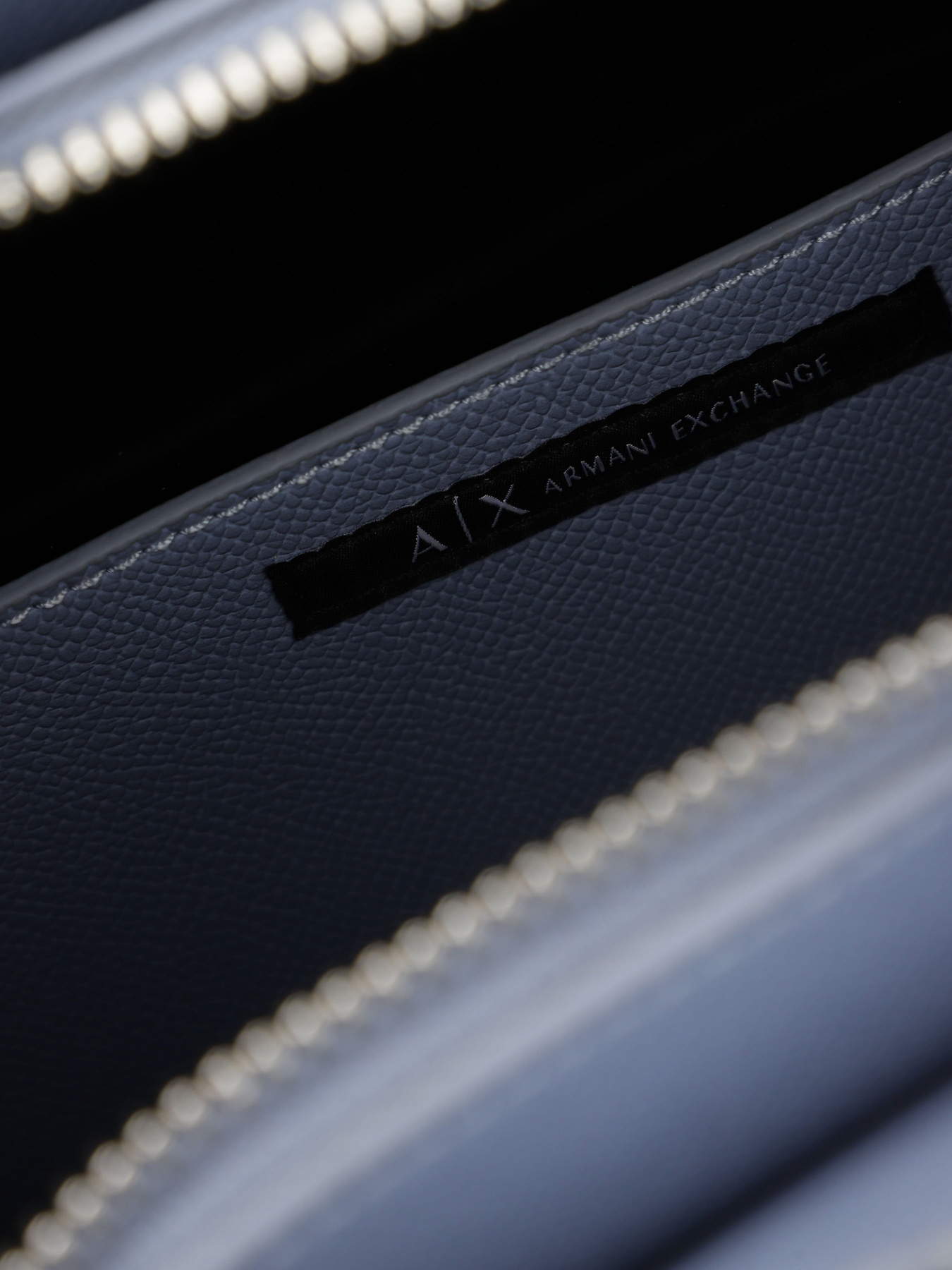 Сумки Armani Exchange модель 942929-CC789-21331 Фото