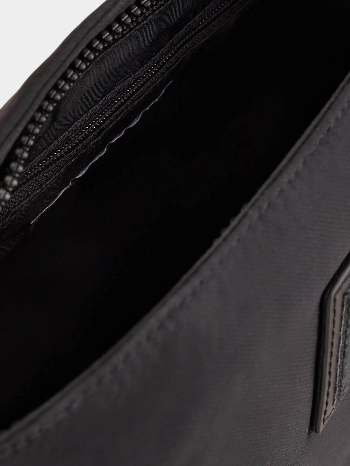 Сумки Armani Exchange модель 942933-3R727-00020 Фото