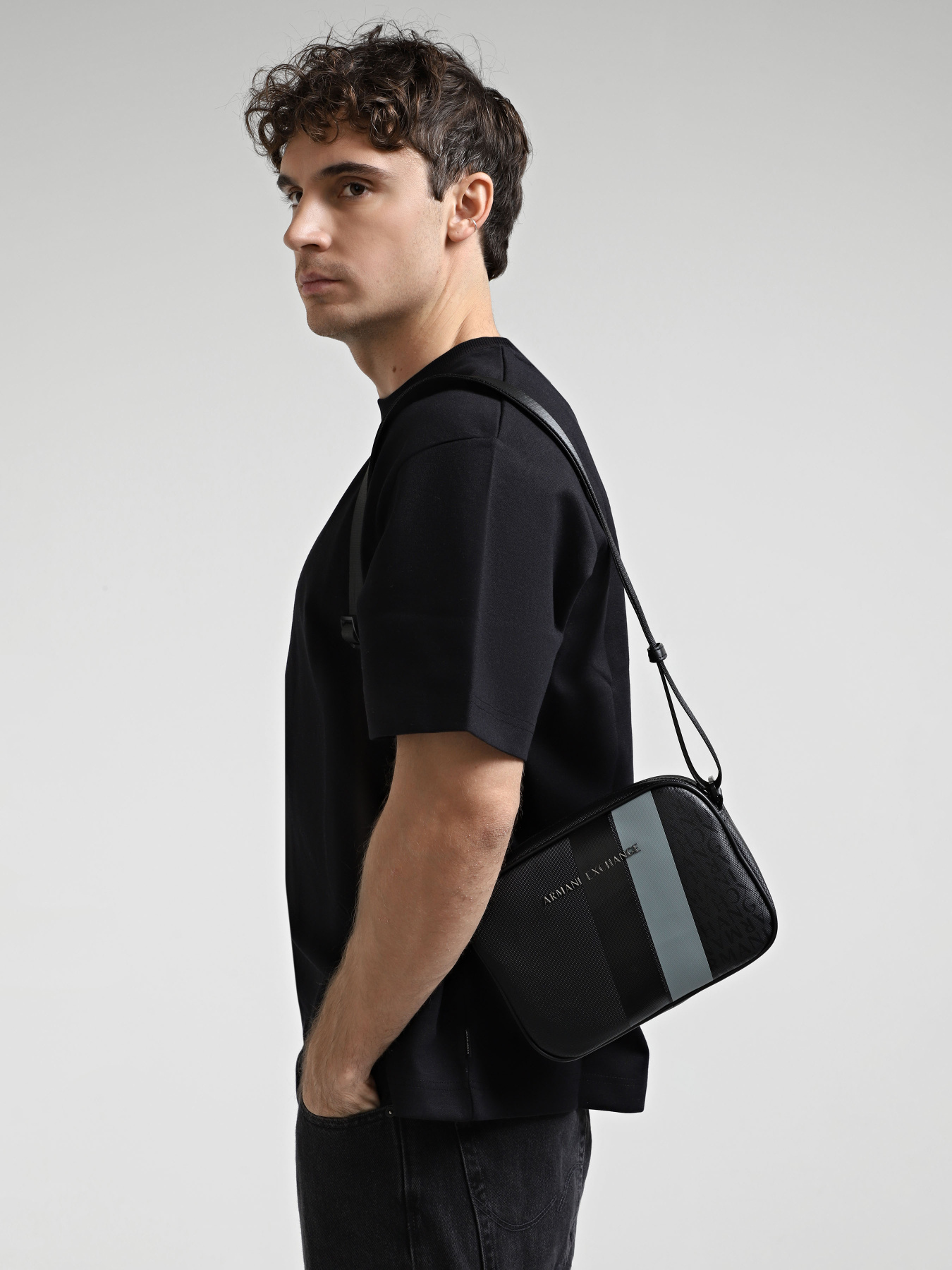 Сумки Armani Exchange модель XM000163-AF11935-MC043 Фото