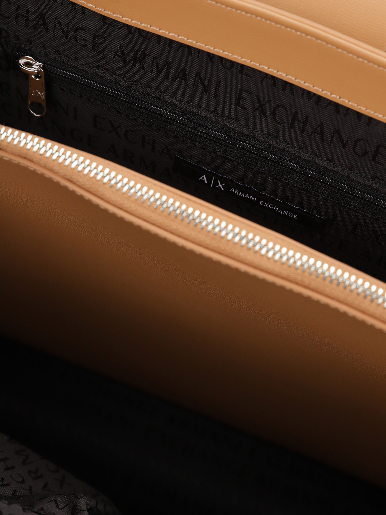 Сумки Armani Exchange модель XW000305-AF12039-U2069 Сумки Armani Exchange модель XW000305-AF12039-U2069 Фото