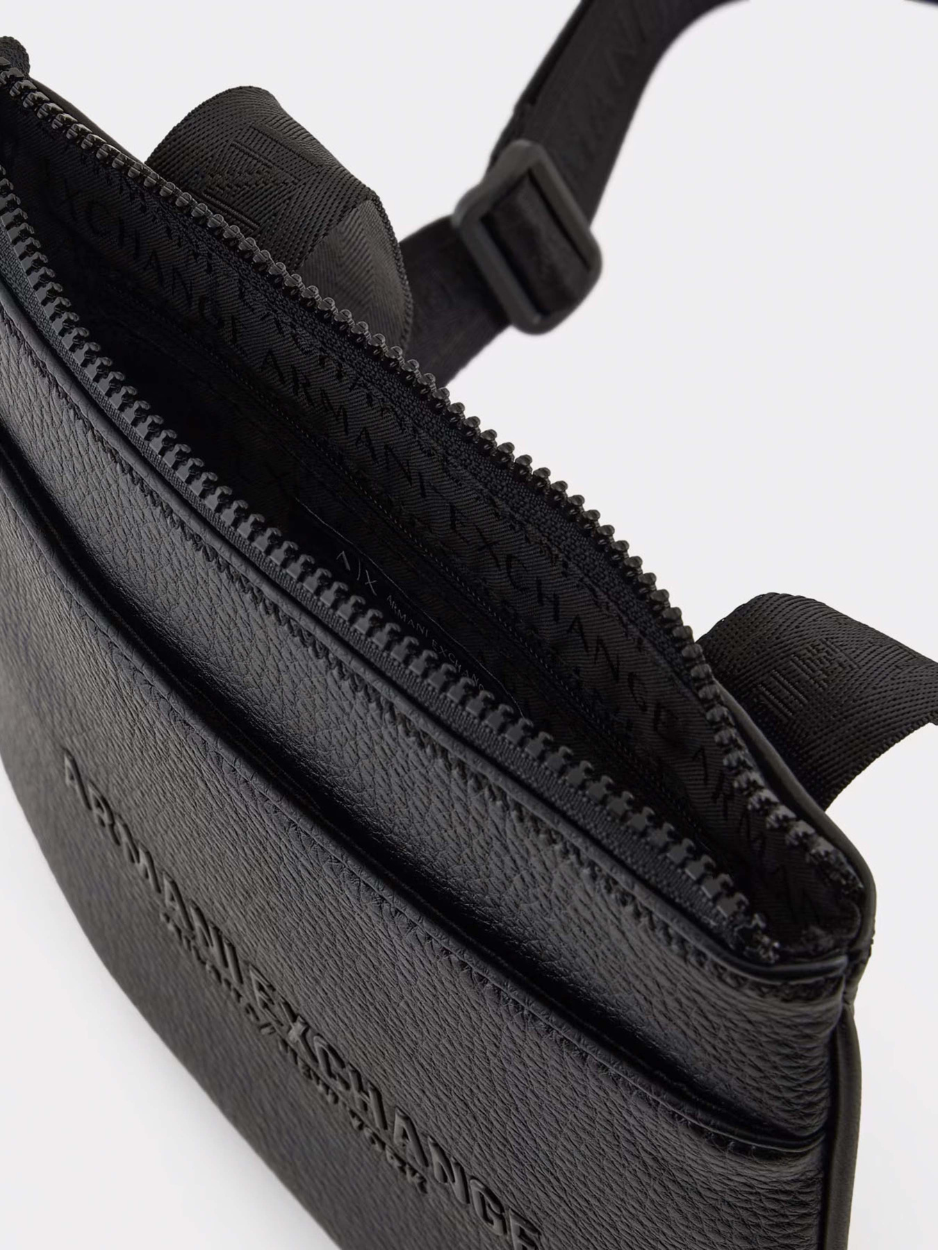 Сумки Armani Exchange модель XM000155-AF11931-UC001 Фото