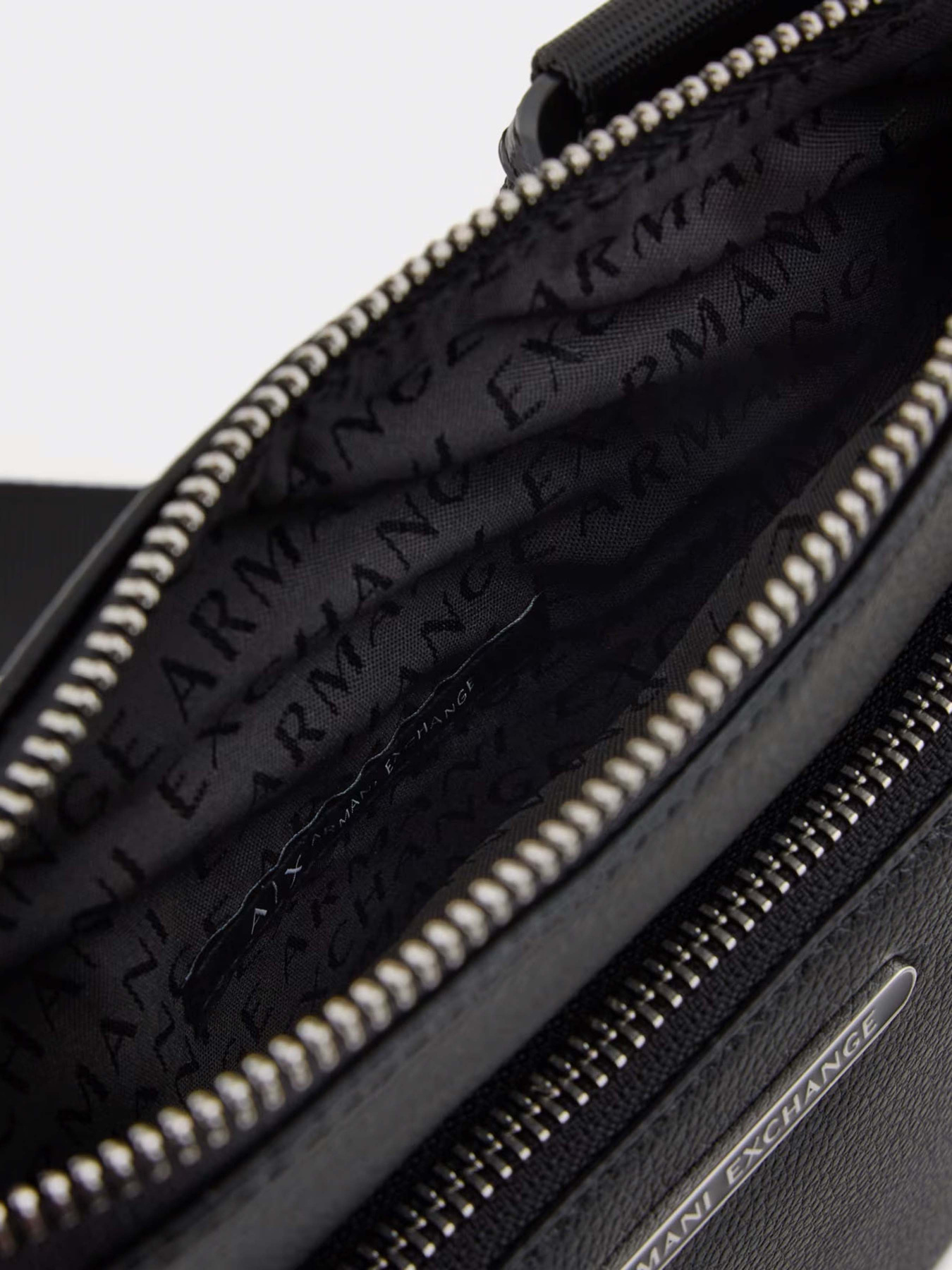 Сумки Armani Exchange модель XM000846-AF12134-UC001 Фото