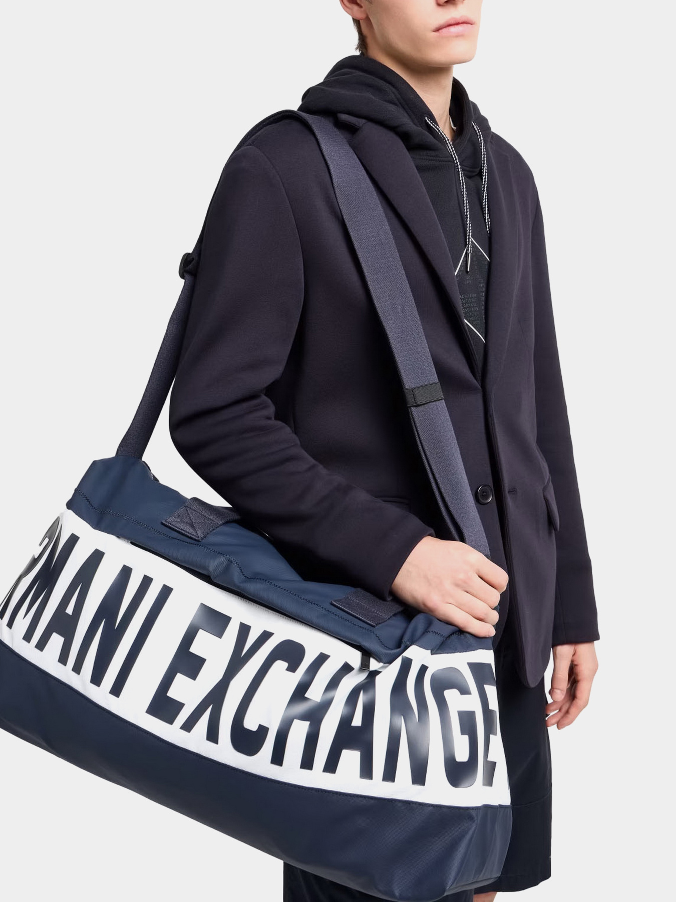 Дорожные сумки и чемоданы Armani Exchange модель XM000592-AF12100-MB106 Фото