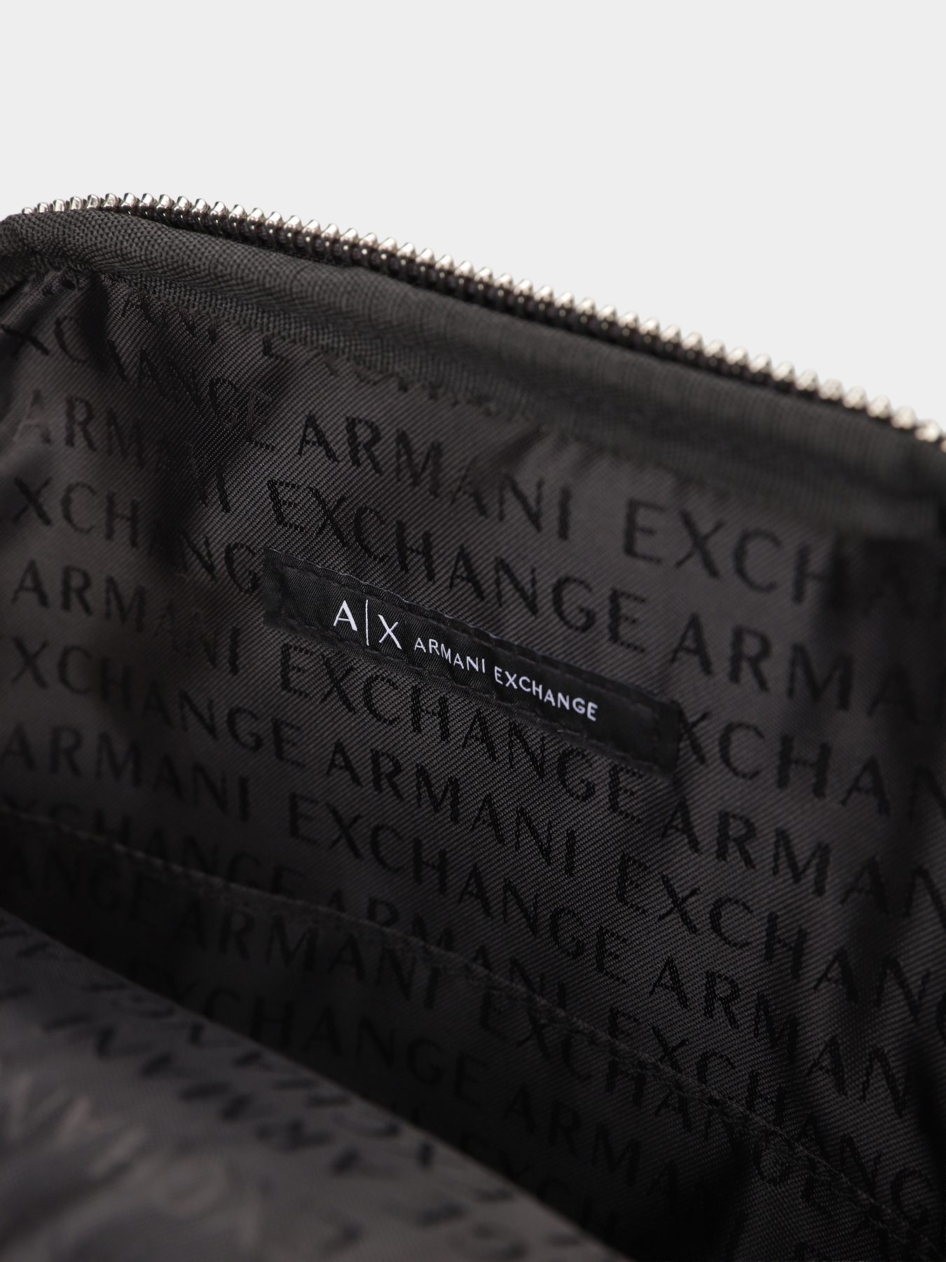 Сумки Armani Exchange модель XM000843-AF12134-UB101 Фото