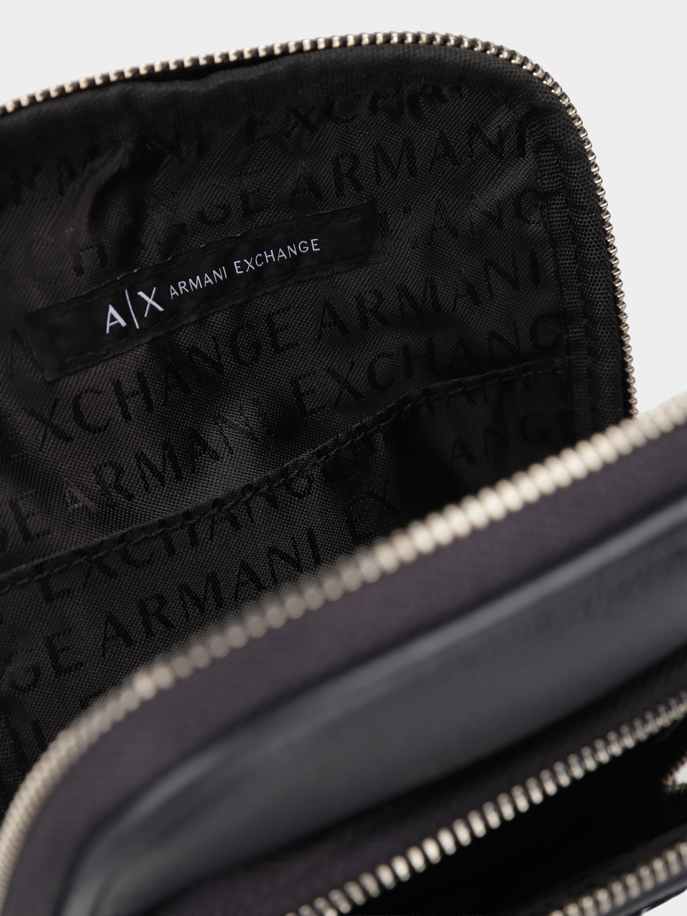 Сумки Armani Exchange модель XM001258-AF12134-UB101 Фото