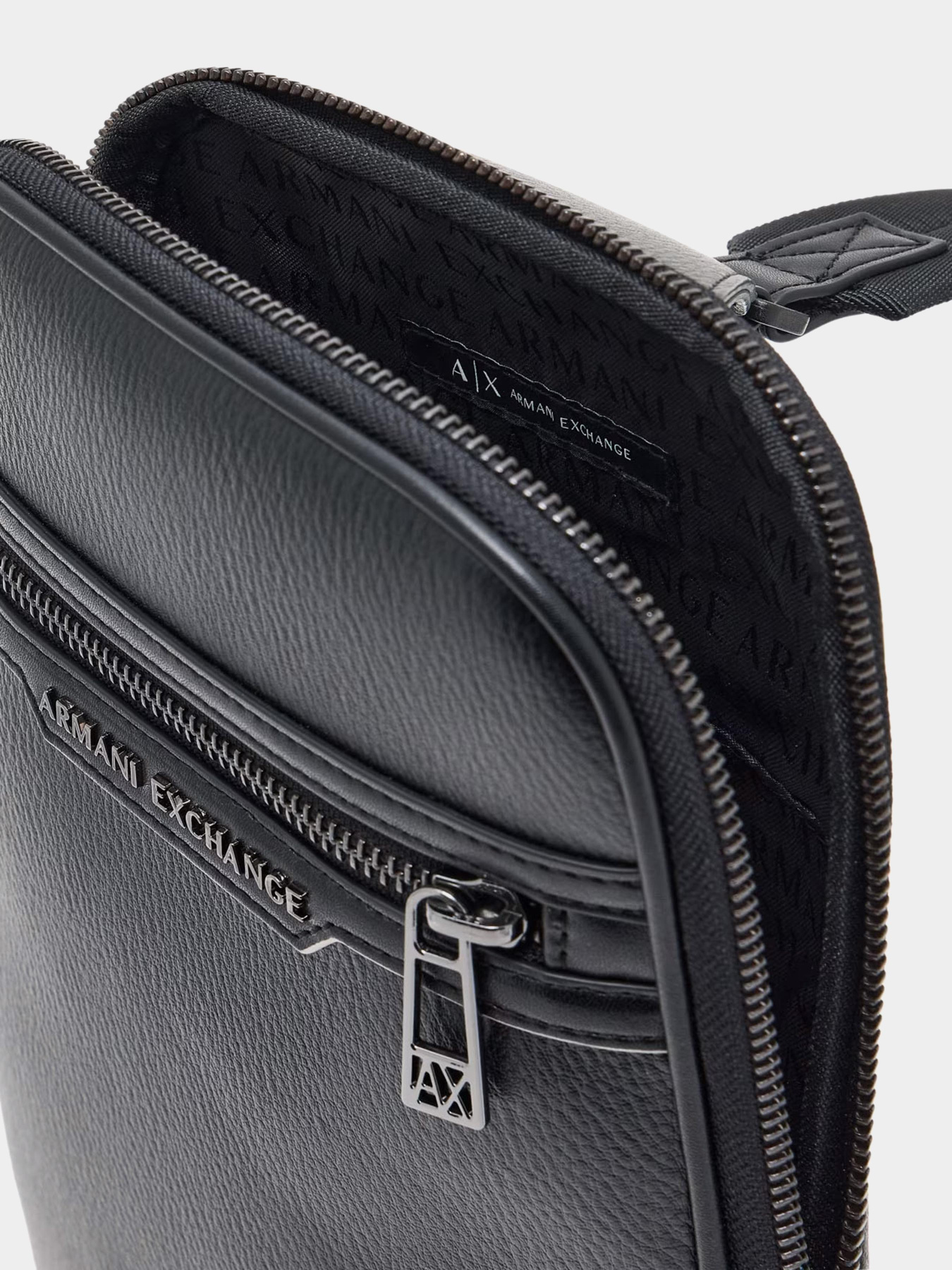 Сумки Armani Exchange модель XM001602-AF17205-MC105 Фото