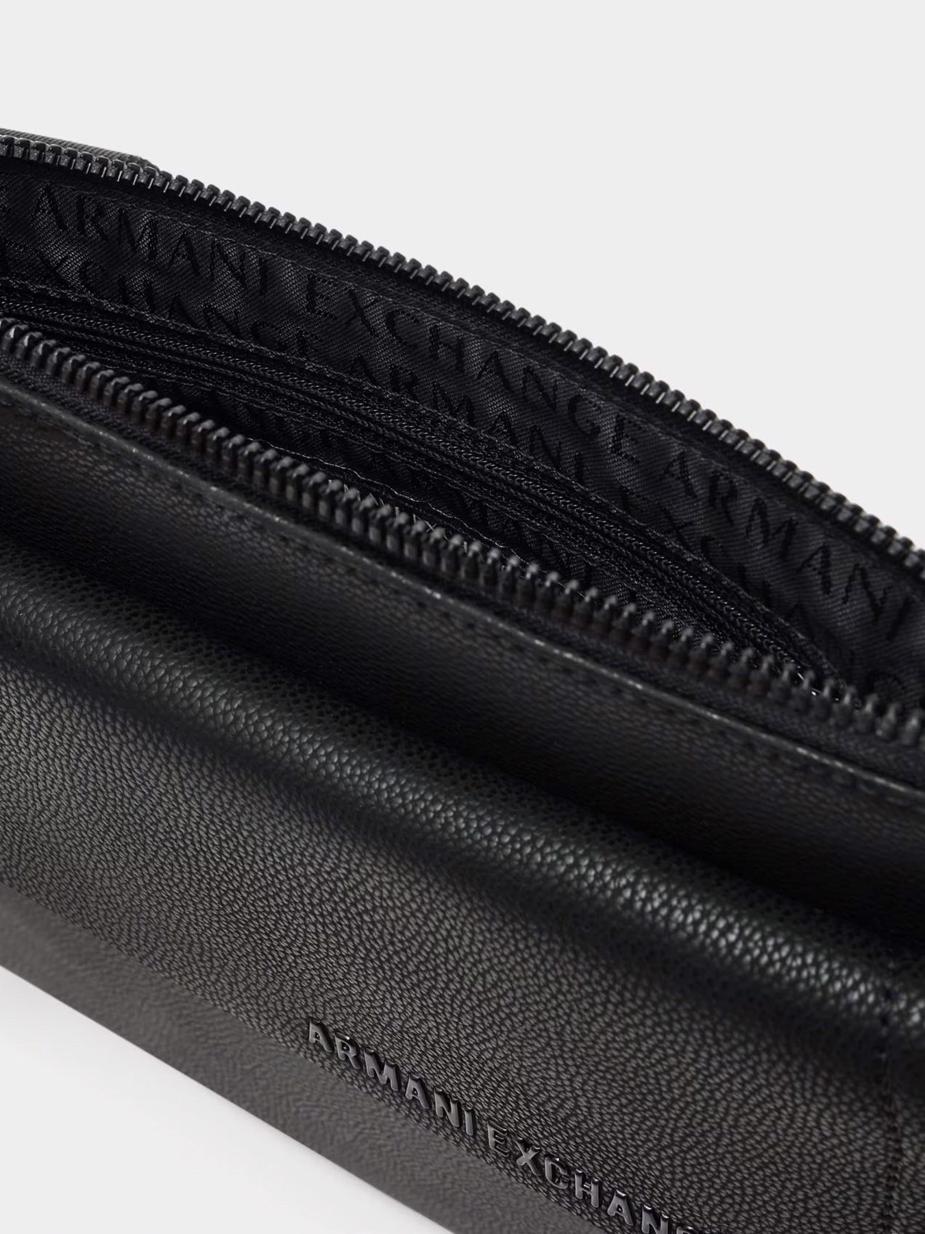 Сумки Armani Exchange модель XM001598-AF17090-UC001 Сумки Armani Exchange модель XM001598-AF17090-UC001 Фото
