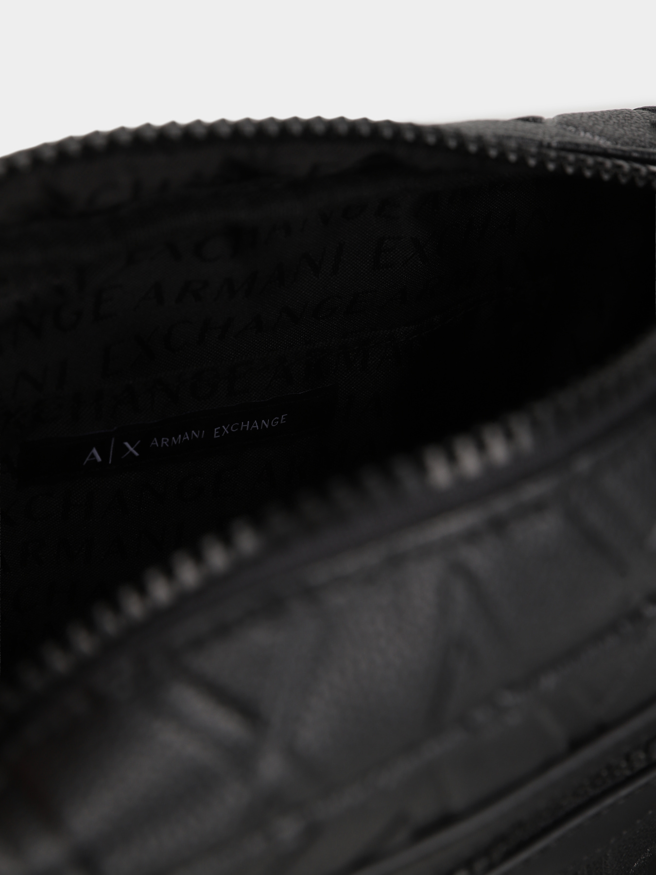 Сумки Armani Exchange модель XM000240-AF12133-UC001 Фото
