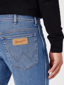 Джинсы Wrangler модель W12TJX21Y32_32 Фото