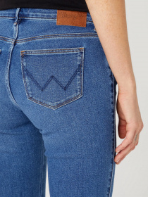 Джинси Wrangler Bootcut Camellia модель W28B4734R_32 Фото