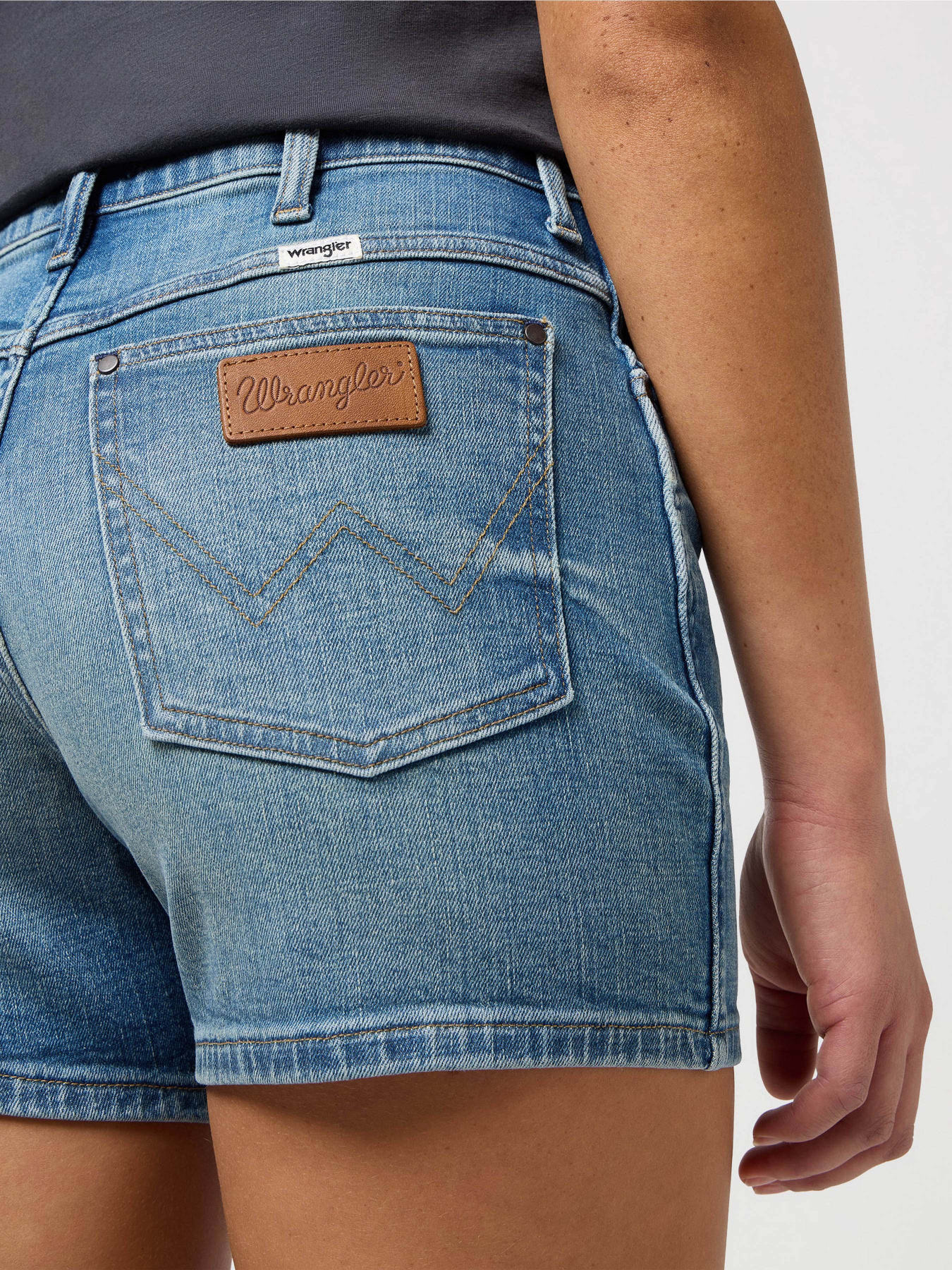 Шорти Wrangler Boyfriend модель 112351036 Фото