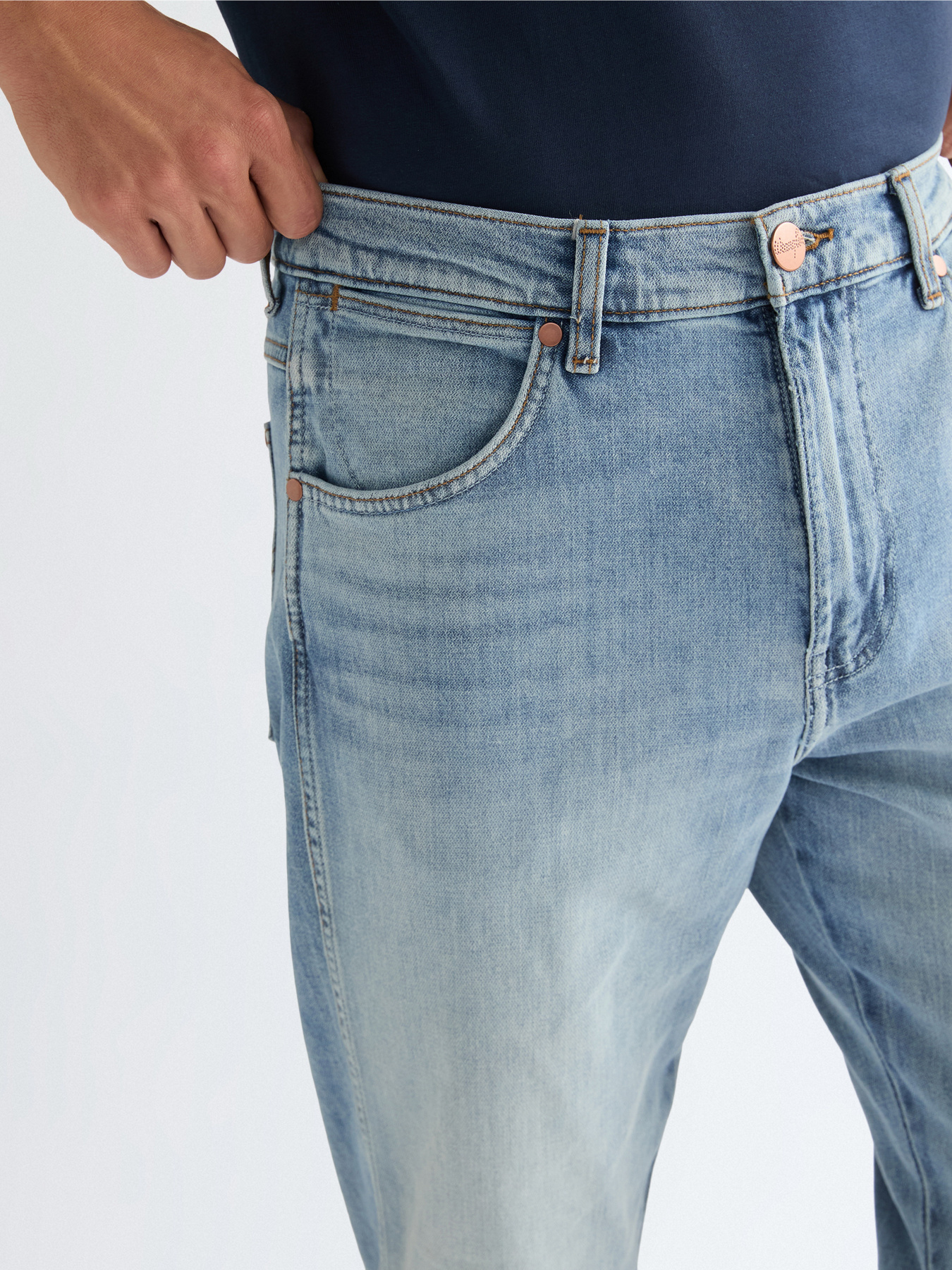 Джинсы Wrangler FRONTIER модель 112377829 Джинсы Wrangler FRONTIER модель 112377829 Фото