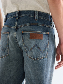 Джинсы Wrangler FRONTIER модель 112377828 Фото