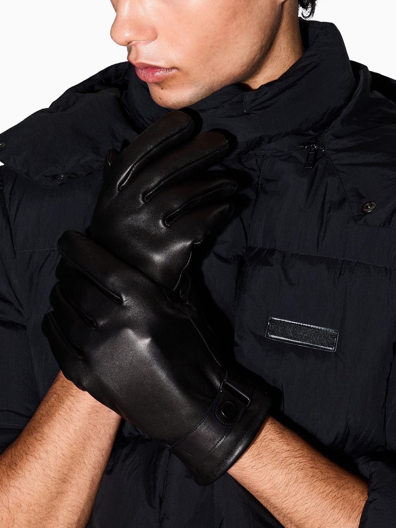 Перчатки и варежки Armani Exchange модель XM001969-AF19481-UC001 Фото