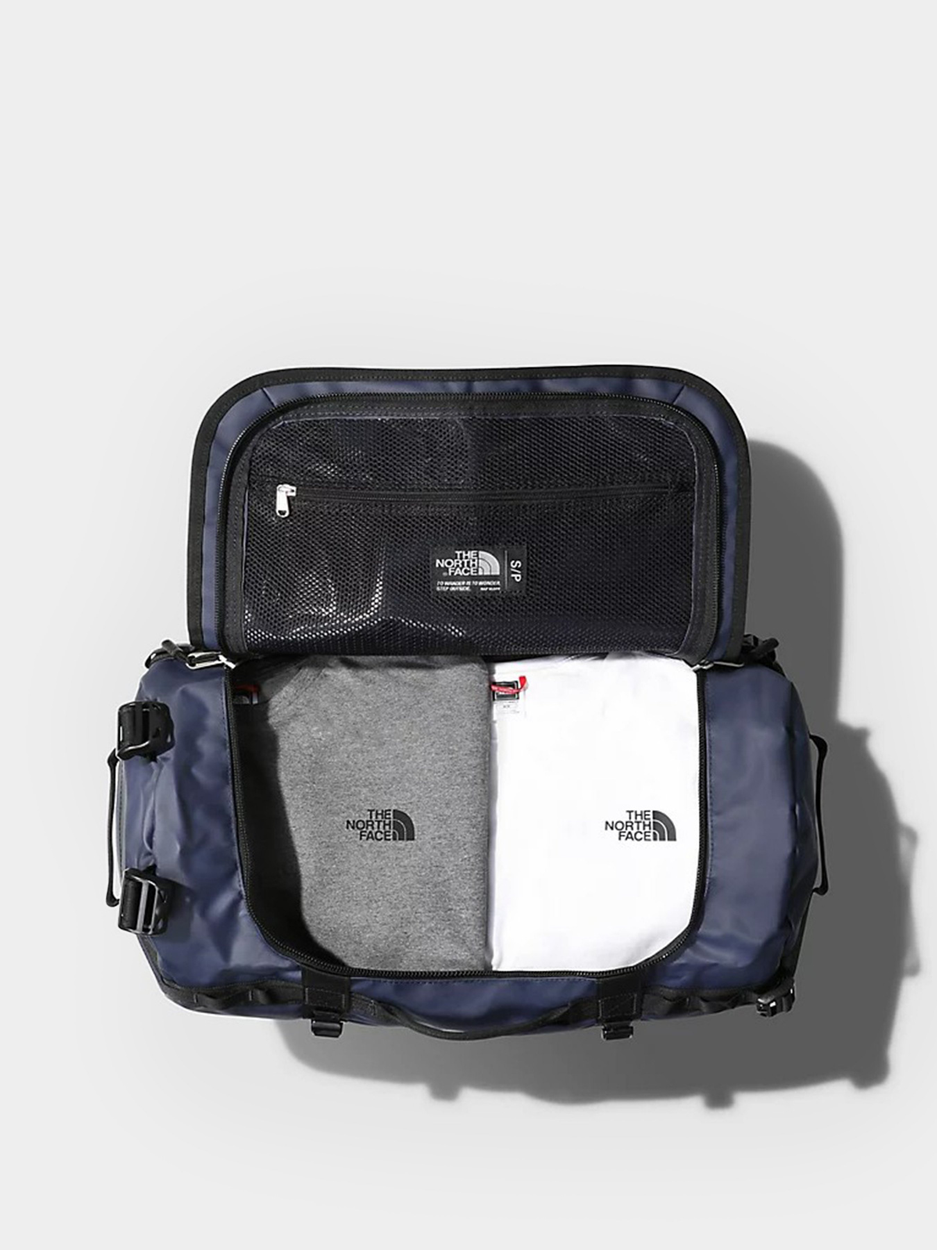 Дорожні сумки та валізи The North Face Base Camp Duffel модель NF0A52STR811 Дорожні сумки та валізи The North Face Base Camp Duffel модель NF0A52STR811 Фото