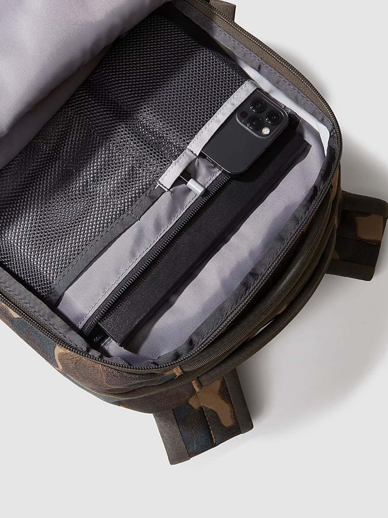Рюкзаки The North Face Jester 28L модель NF0A3VXFO861 Фото