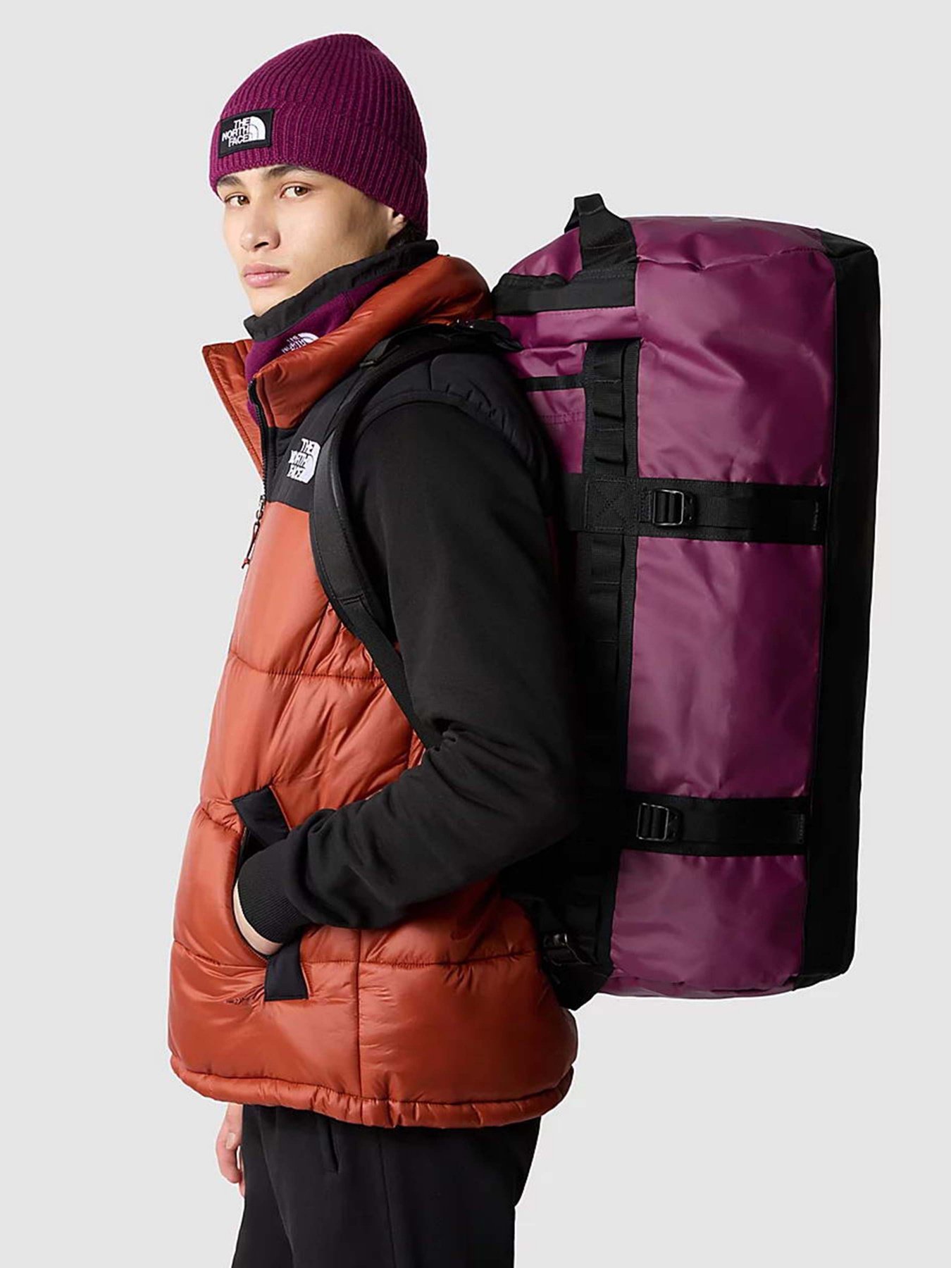 Дорожные сумки и чемоданы The North Face Duffel M Sack Voyage модель NF0A52SAKK91 Дорожные сумки и чемоданы The North Face Duffel M Sack Voyage модель NF0A52SAKK91 Фото